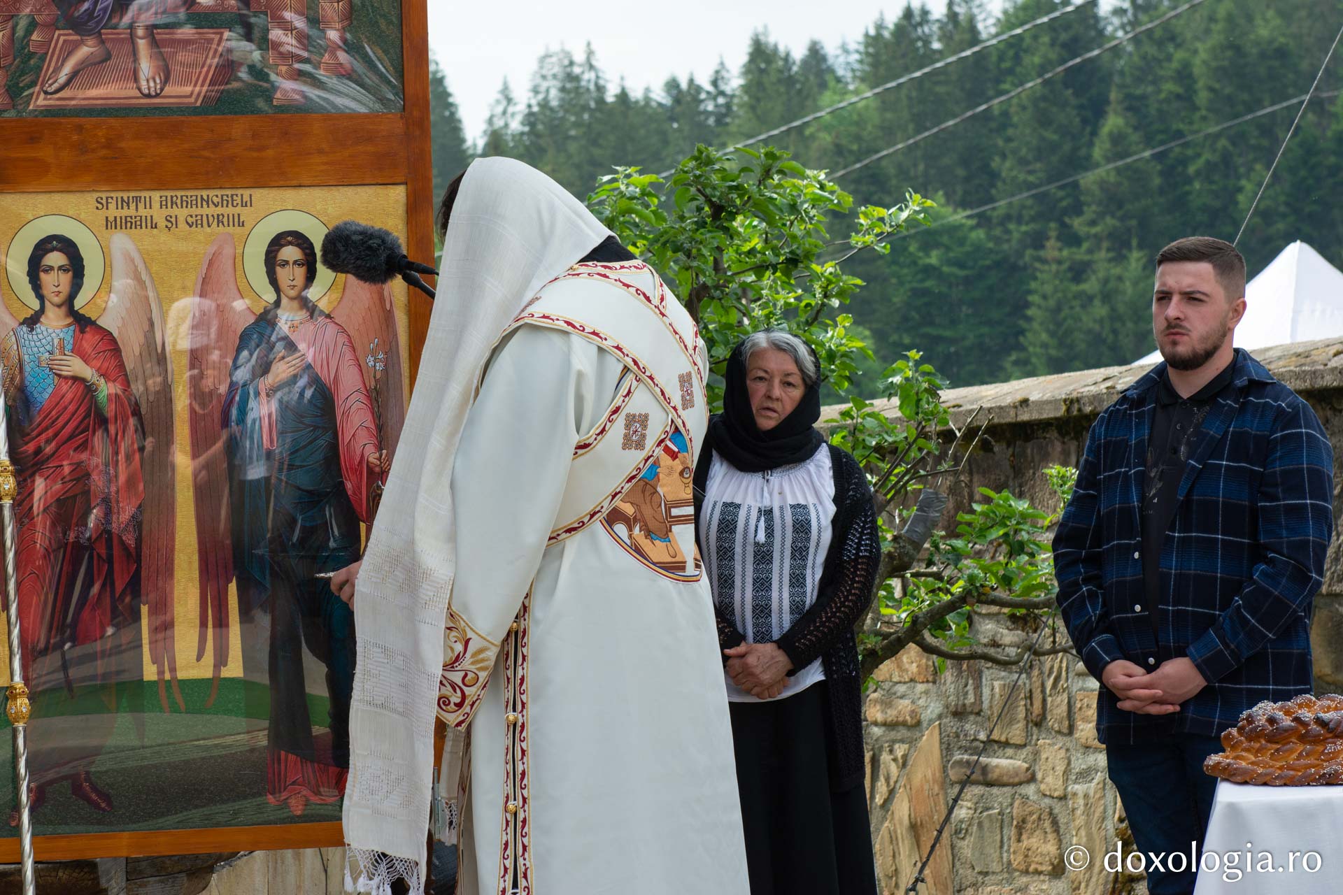 Părintele Justin Pârvu a fost pomenit la zece ani după trecerea la Domnul