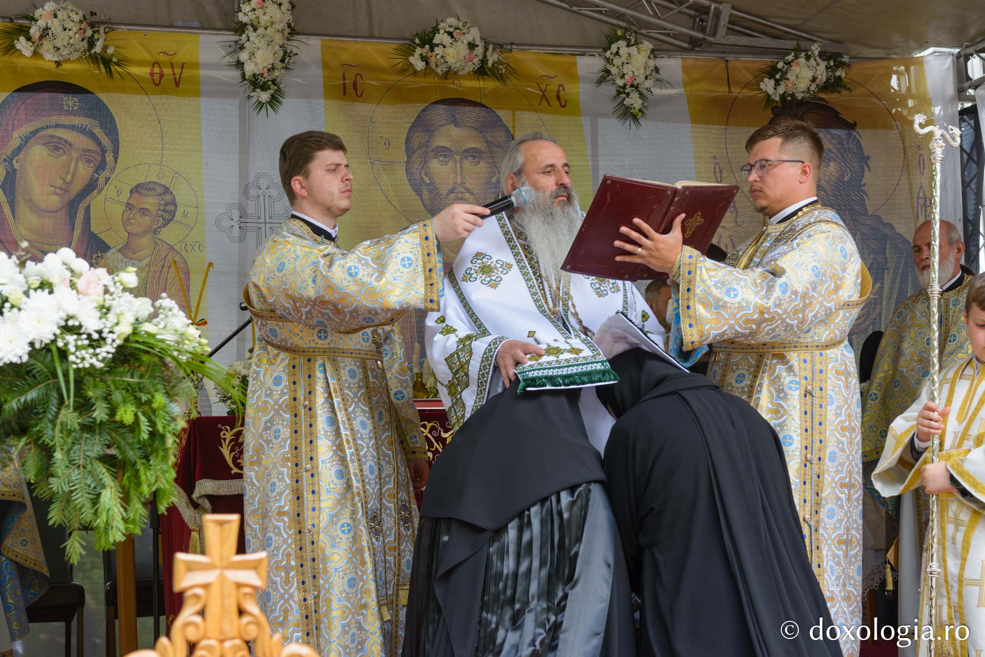 Biserica Mănăstirii Scăricica a primit haina cea nouă a sfințirii