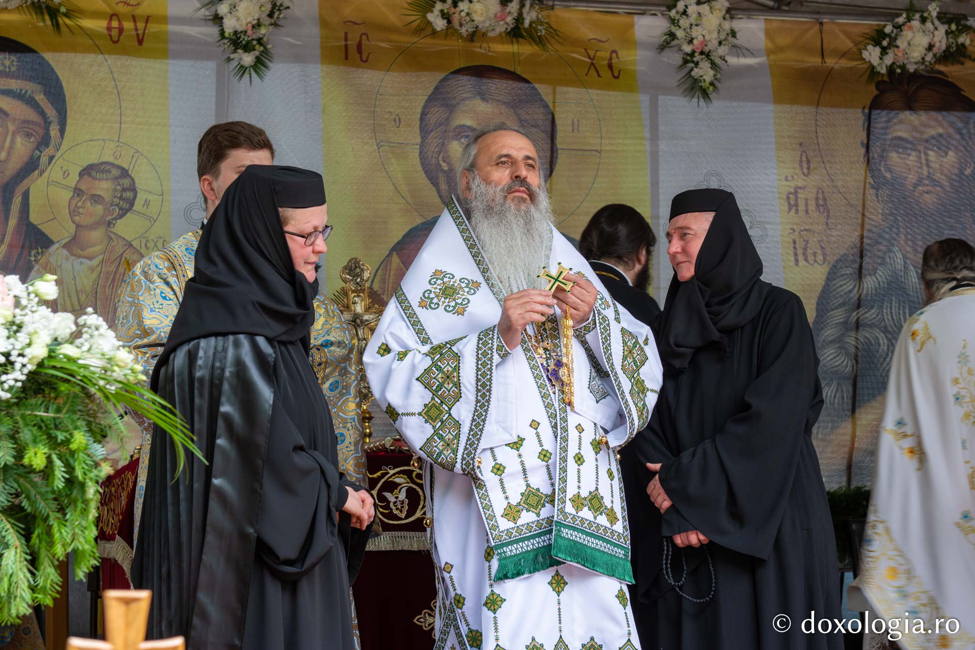 Biserica Mănăstirii Scăricica a primit haina cea nouă a sfințirii