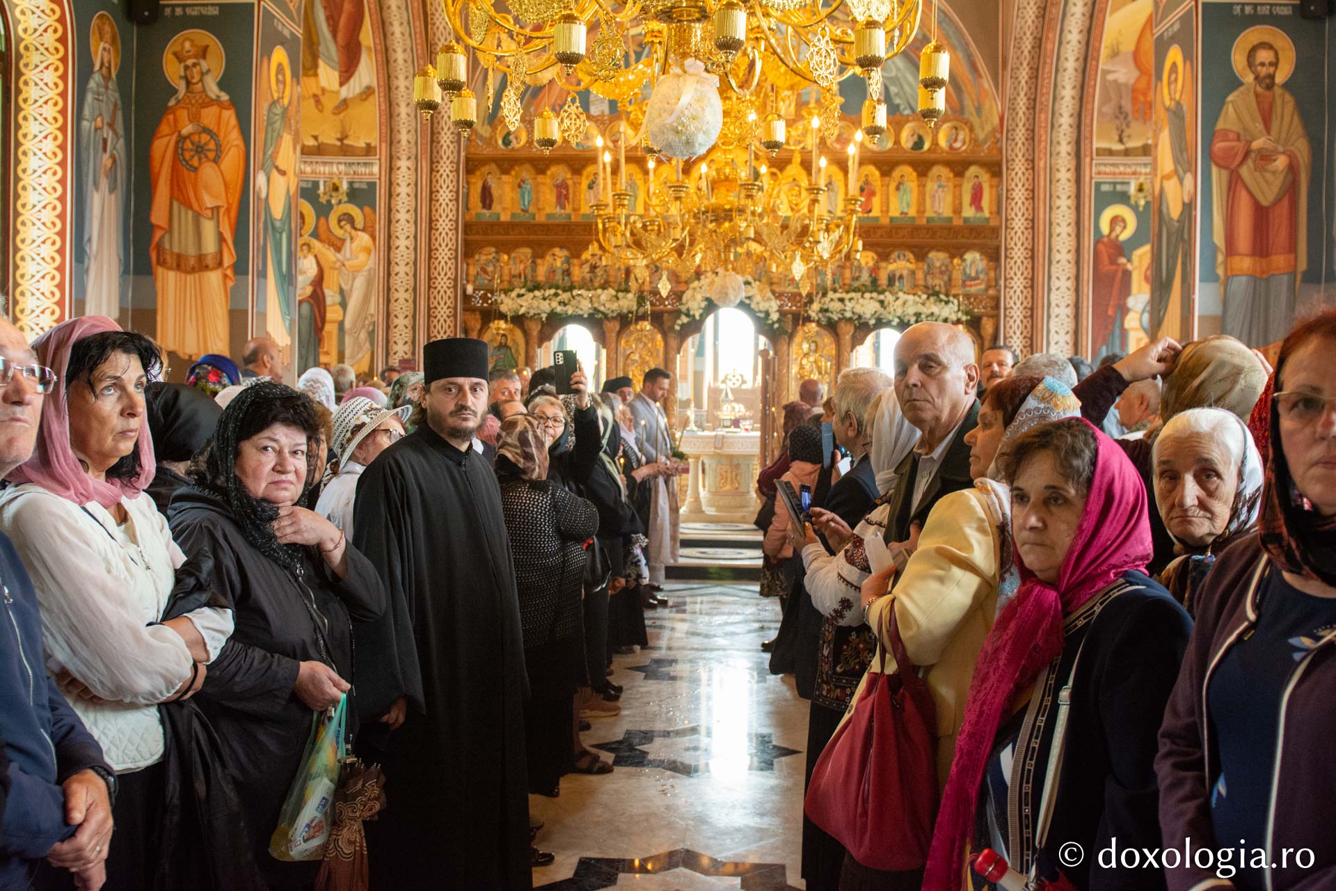 Biserica Mănăstirii Scăricica a primit haina cea nouă a sfințirii