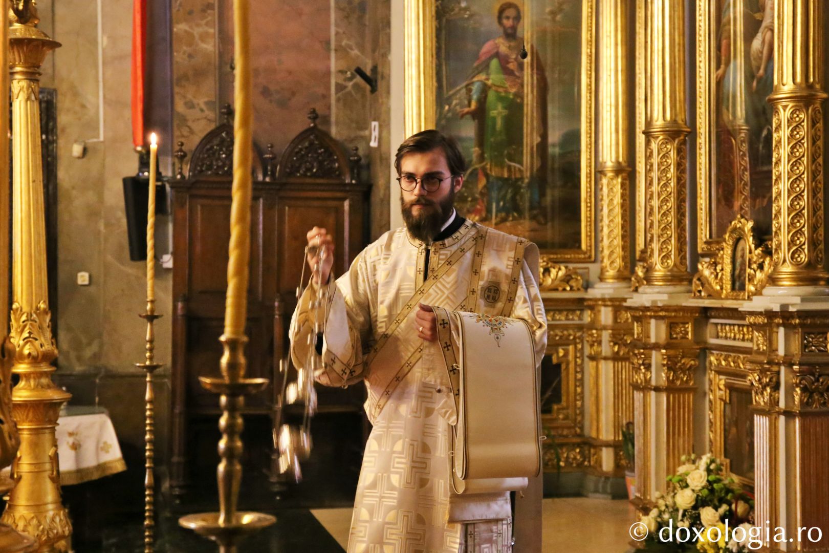 De 382 de ani, moaștele Sfintei Parascheva binecuvintează Moldova