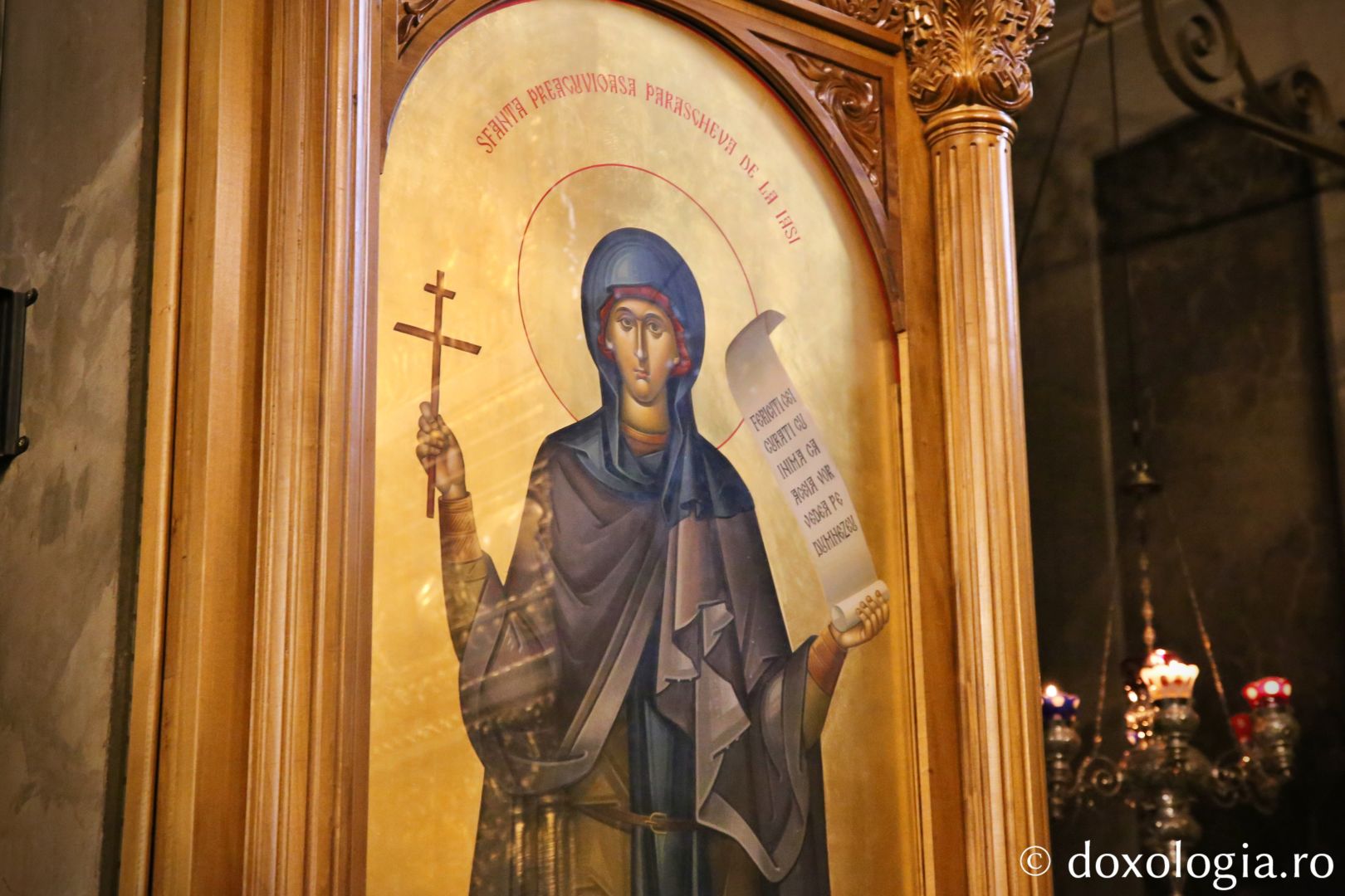 De 382 de ani, moaștele Sfintei Parascheva binecuvintează Moldova