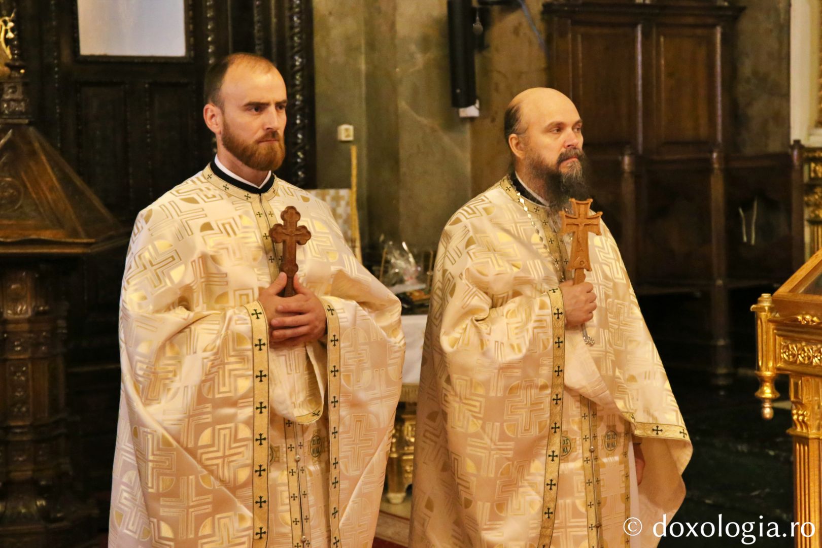 De 382 de ani, moaștele Sfintei Parascheva binecuvintează Moldova