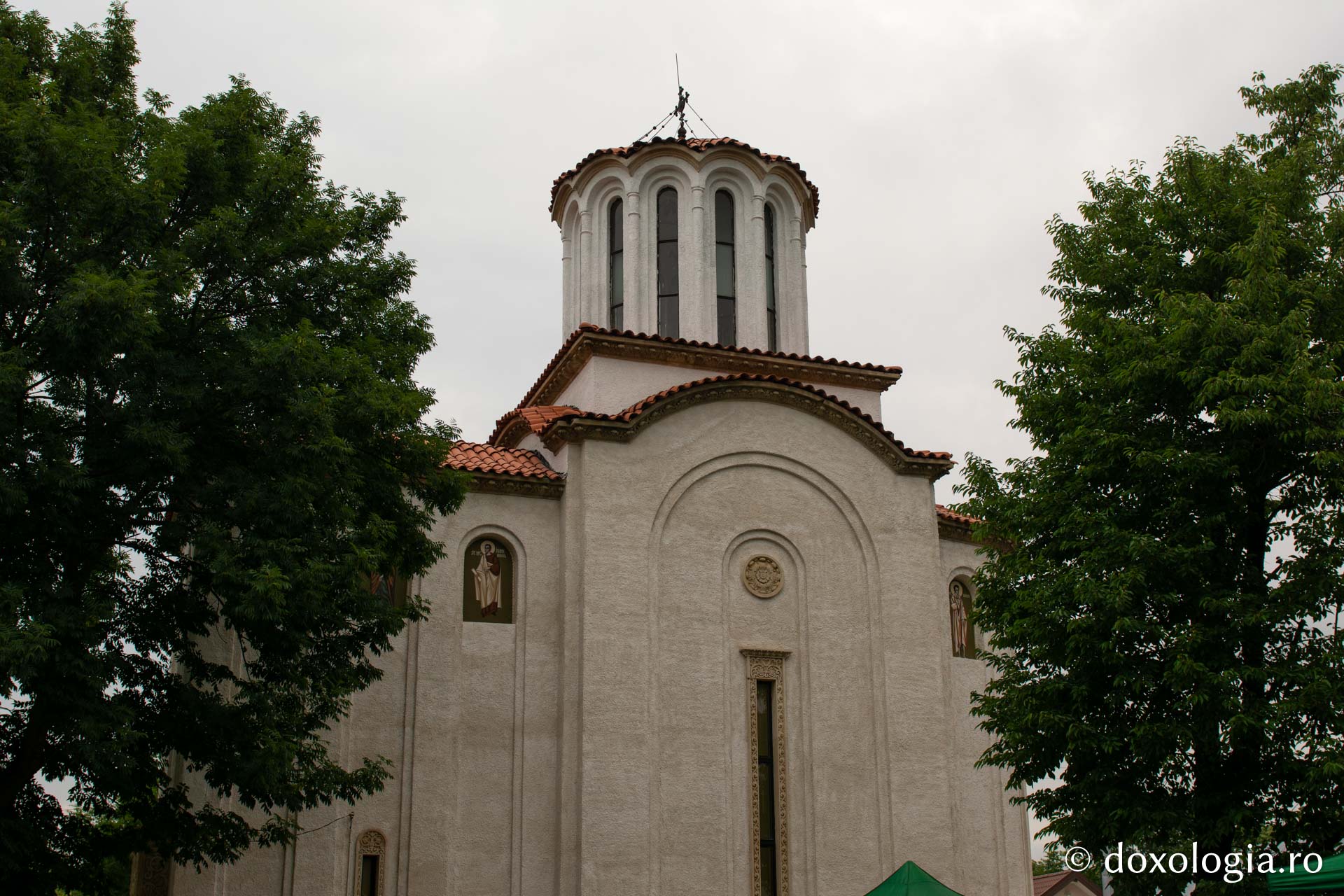 Doi ierarhi au sfințit biserica „Sfântul Ioan Botezătorul” din Bârnova, județul Iași