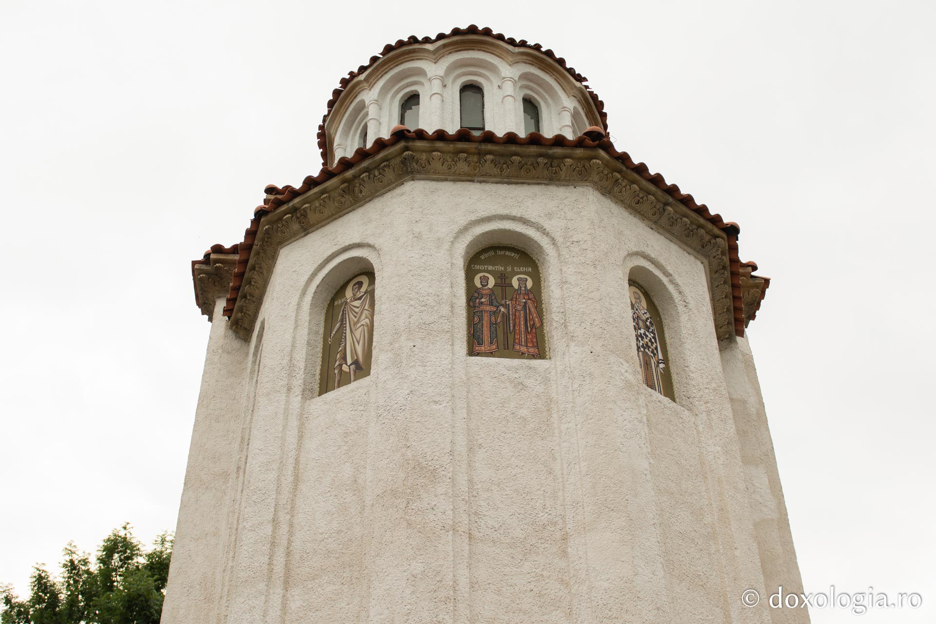 Doi ierarhi au sfințit biserica „Sfântul Ioan Botezătorul” din Bârnova, județul Iași