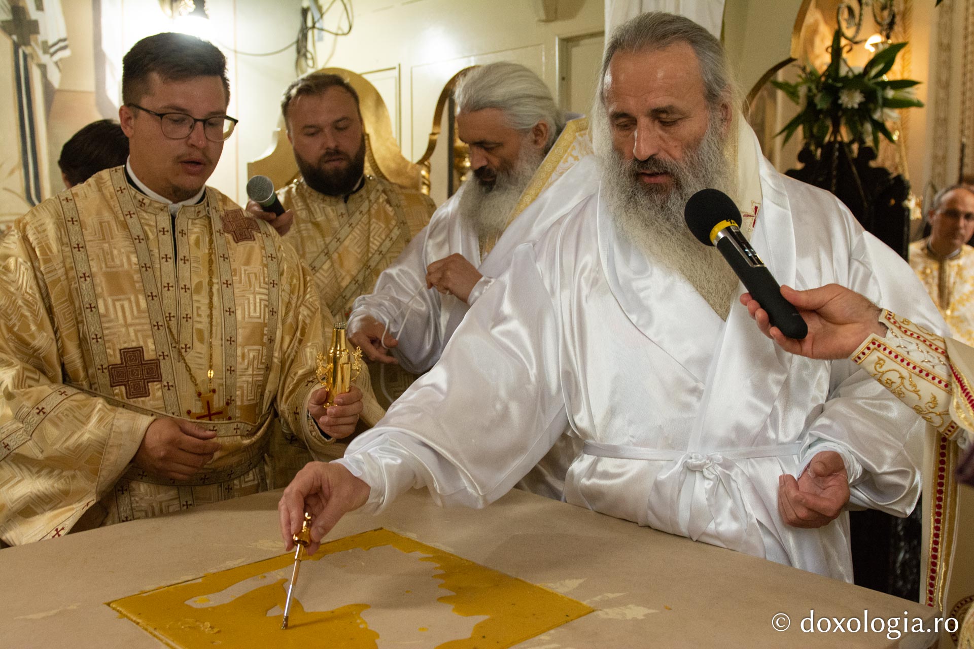 Doi ierarhi au sfințit biserica „Sfântul Ioan Botezătorul” din Bârnova, județul Iași