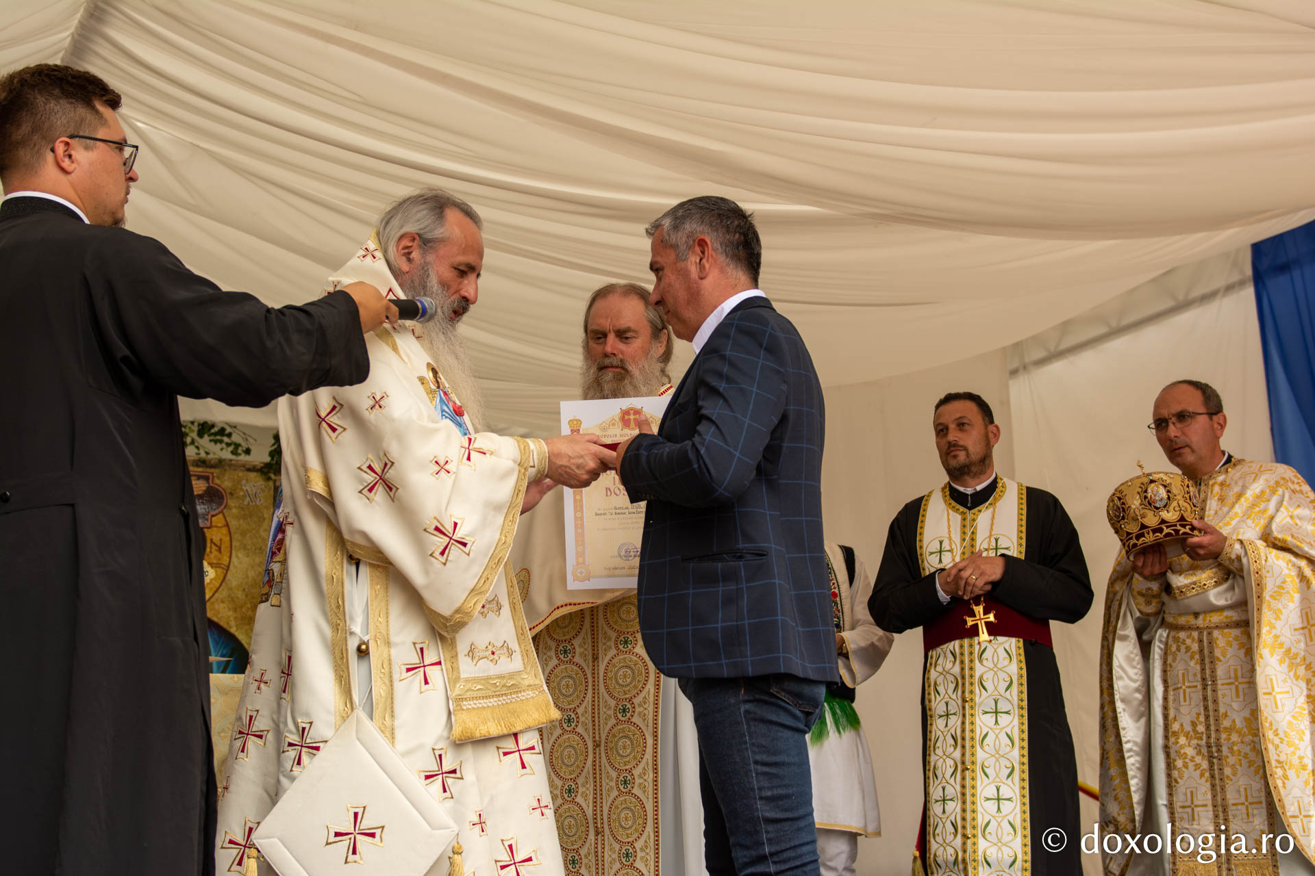 Doi ierarhi au sfințit biserica „Sfântul Ioan Botezătorul” din Bârnova, județul Iași