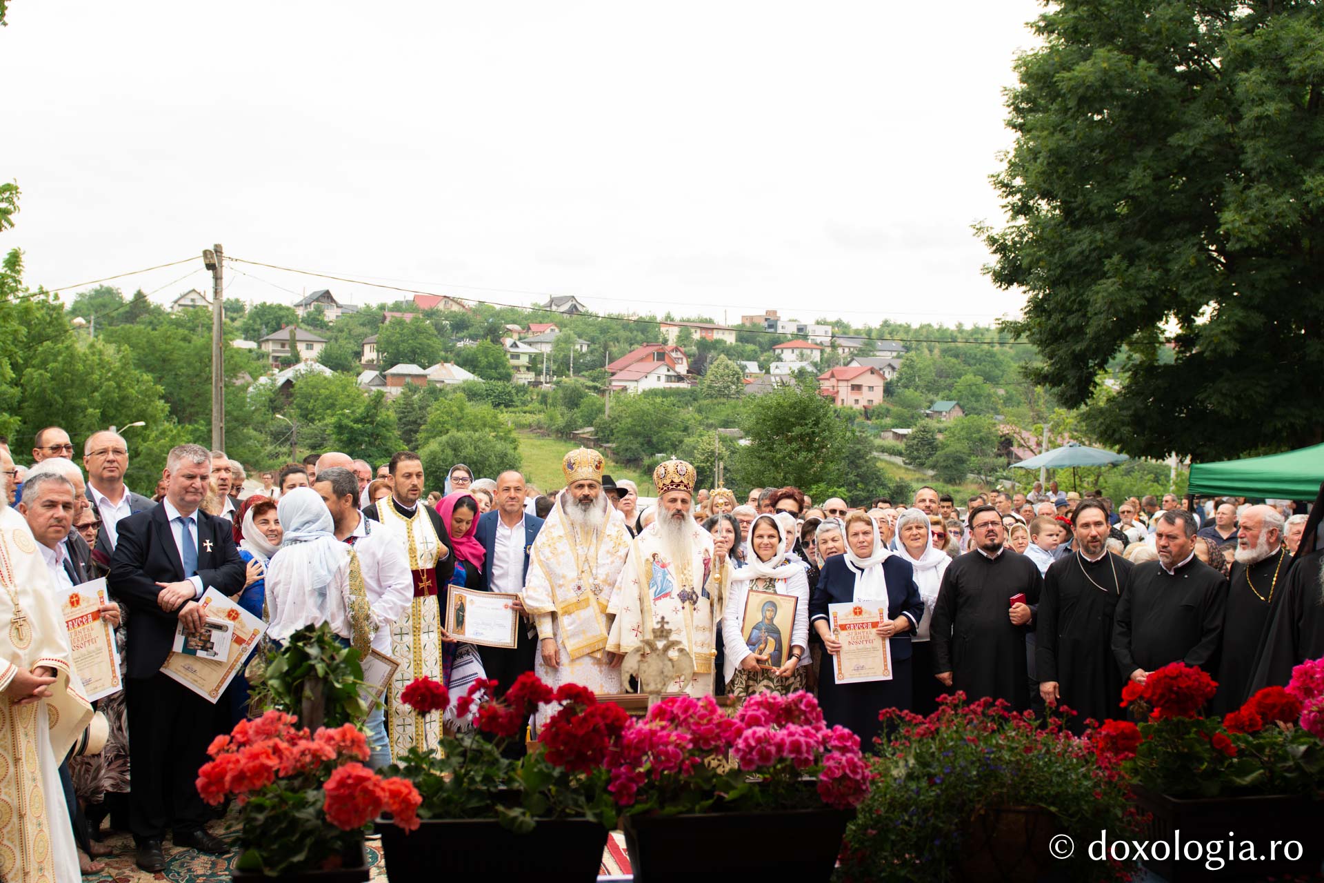 Doi ierarhi au sfințit biserica „Sfântul Ioan Botezătorul” din Bârnova, județul Iași