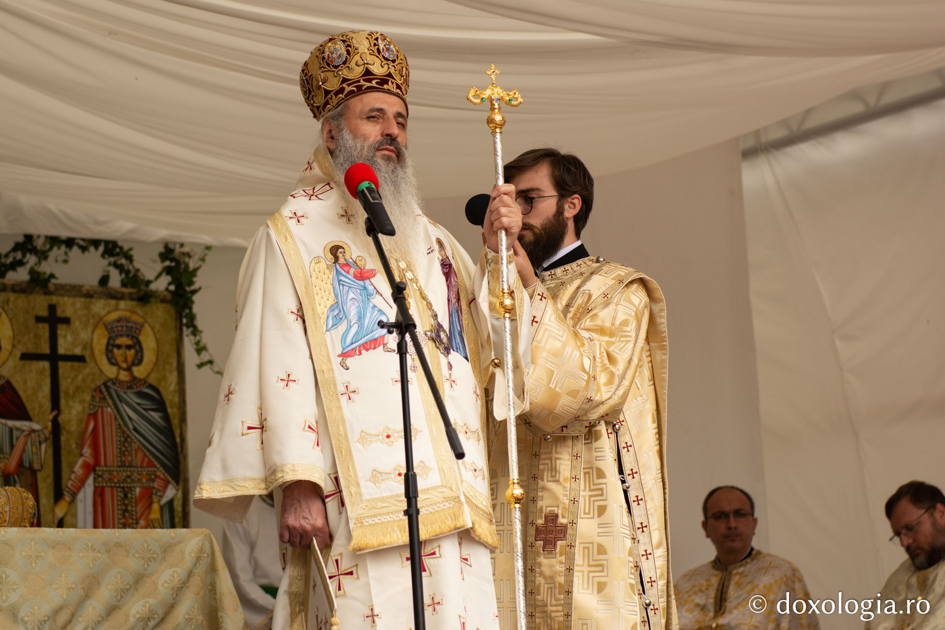 Doi ierarhi au sfințit biserica „Sfântul Ioan Botezătorul” din Bârnova, județul Iași