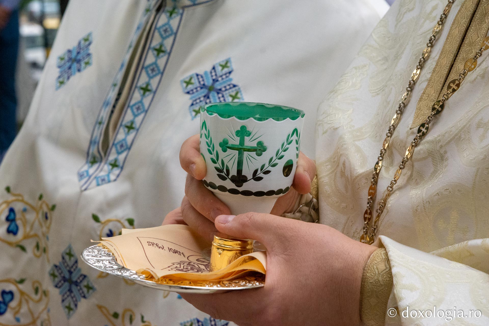 Doi ierarhi au sfințit biserica „Sfântul Ioan Botezătorul” din Bârnova, județul Iași