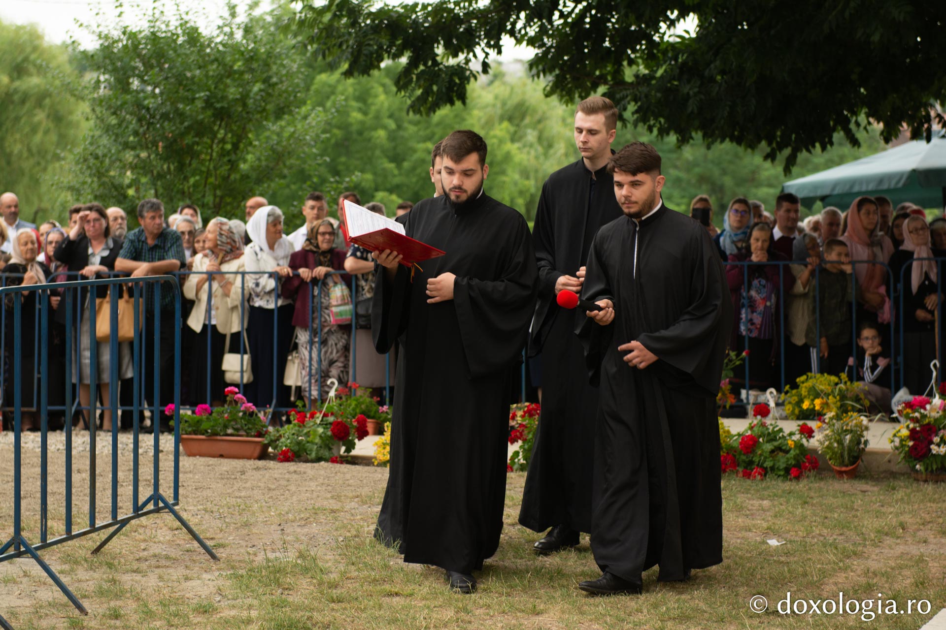 Doi ierarhi au sfințit biserica „Sfântul Ioan Botezătorul” din Bârnova, județul Iași