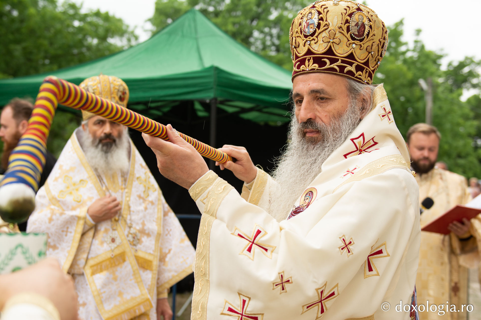 Doi ierarhi au sfințit biserica „Sfântul Ioan Botezătorul” din Bârnova, județul Iași