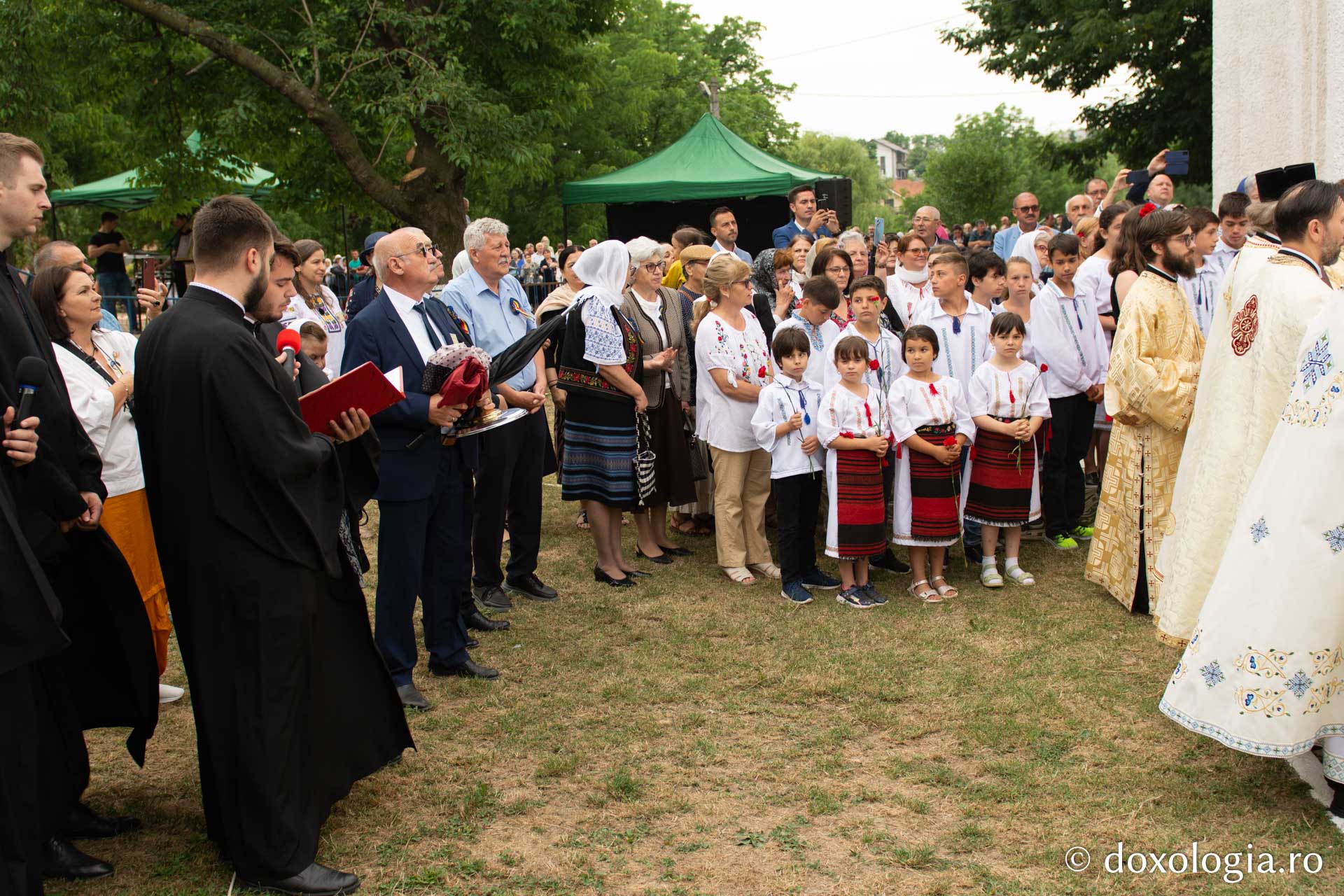 Doi ierarhi au sfințit biserica „Sfântul Ioan Botezătorul” din Bârnova, județul Iași