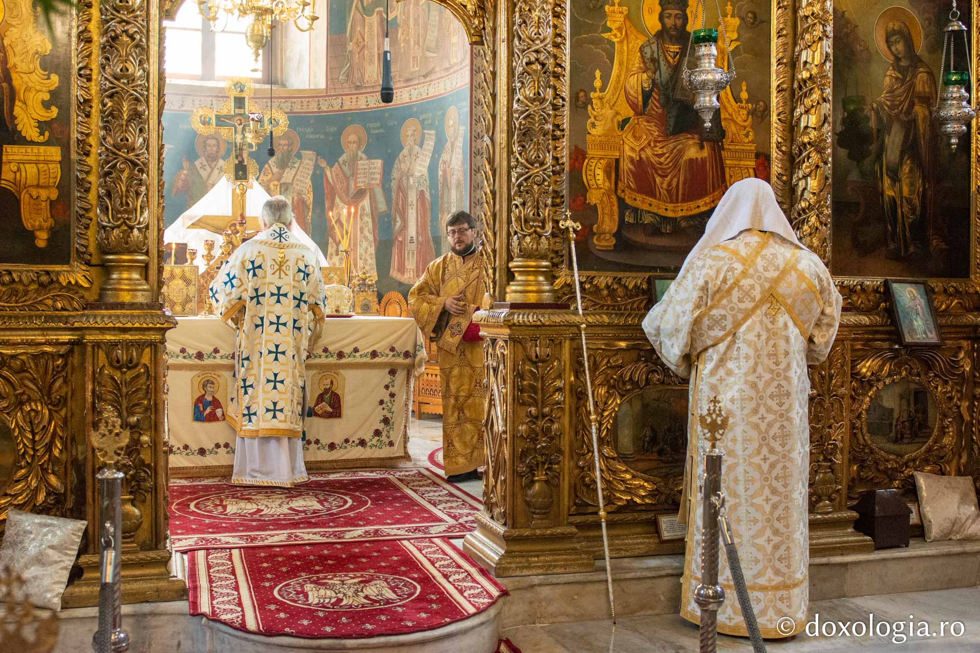 Biserica „Sfinții Apostoli Petru și Pavel” - Bărboi din Iași și-a cinstit ocrotitorii