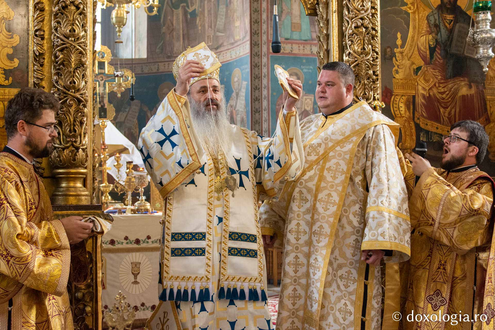 Biserica „Sfinții Apostoli Petru și Pavel” - Bărboi din Iași și-a cinstit ocrotitorii