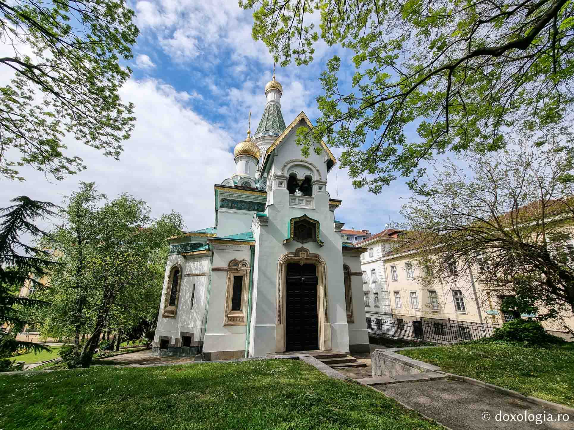 (Foto) Biserica rusă „Sfântul Nicolae” din Sofia ce adăpostește mormântul Sfântului Ierarh Serafim Sobolev