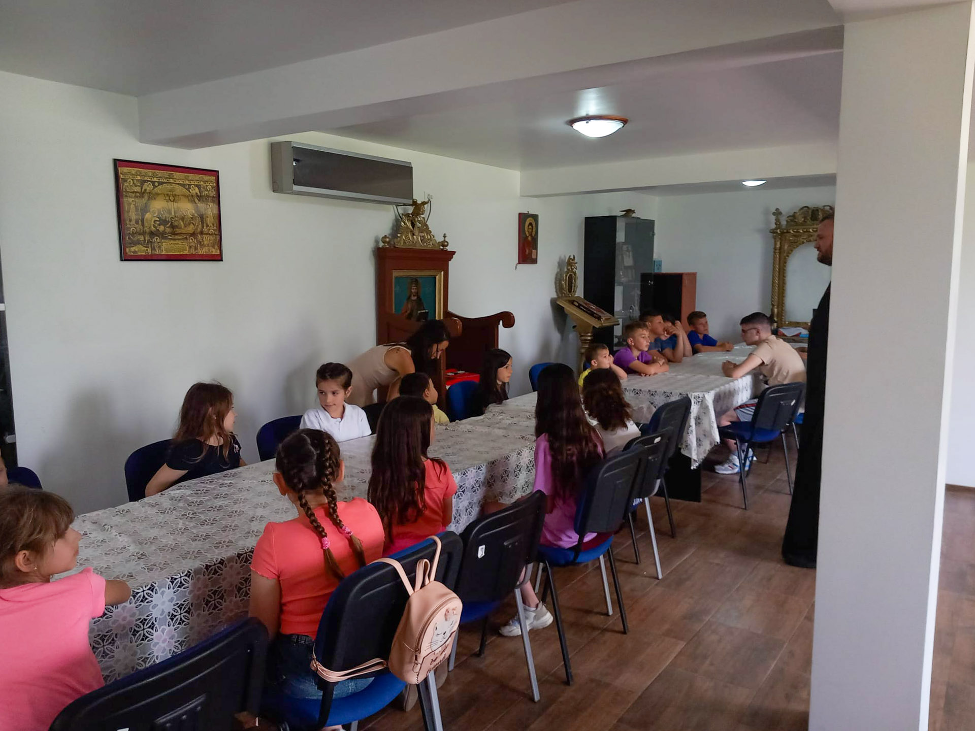 Bucurie pentru copiii din Parohia Fierbinți Târg Bucurie pentru copiii din Parohia Fierbinți Târg