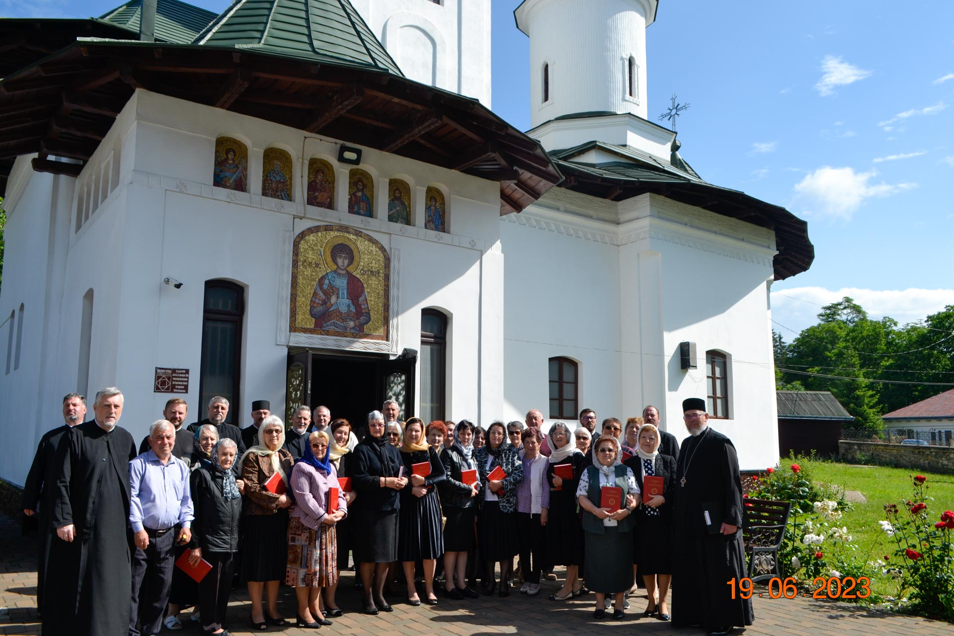 Fotografie de grup-cateheze demonstrative în Protopopiatul Târgu Neamț Omagierea anului 2023 prin Cateheze demonstrative în 9 parohii din Protopopiatul Târgu Neamț