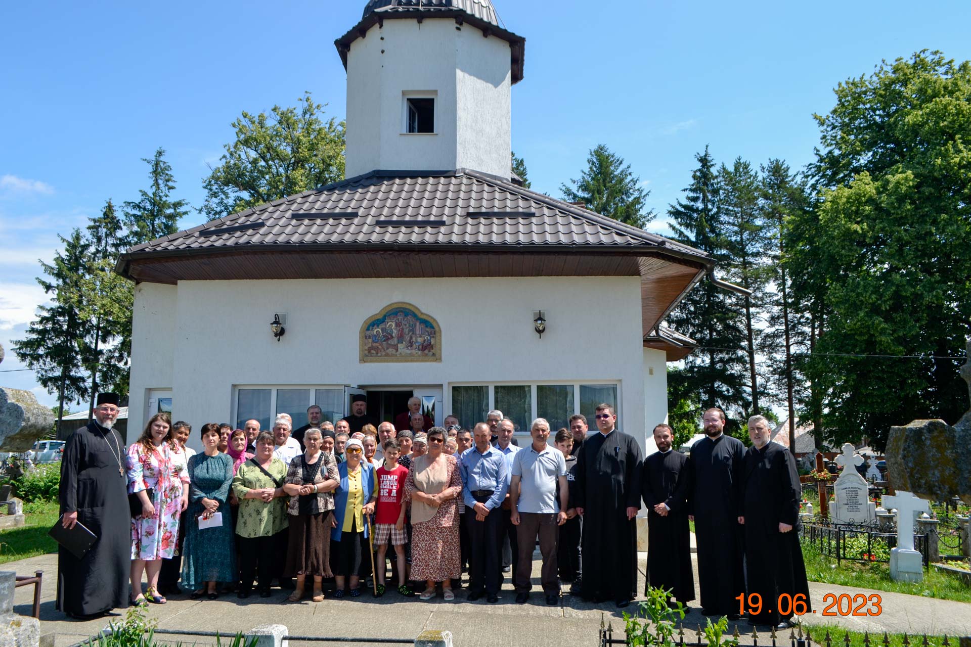Fotografie de grup-cateheze demonstrative în Protopopiatul Târgu Neamț Omagierea anului 2023 prin Cateheze demonstrative în 9 parohii din Protopopiatul Târgu Neamț