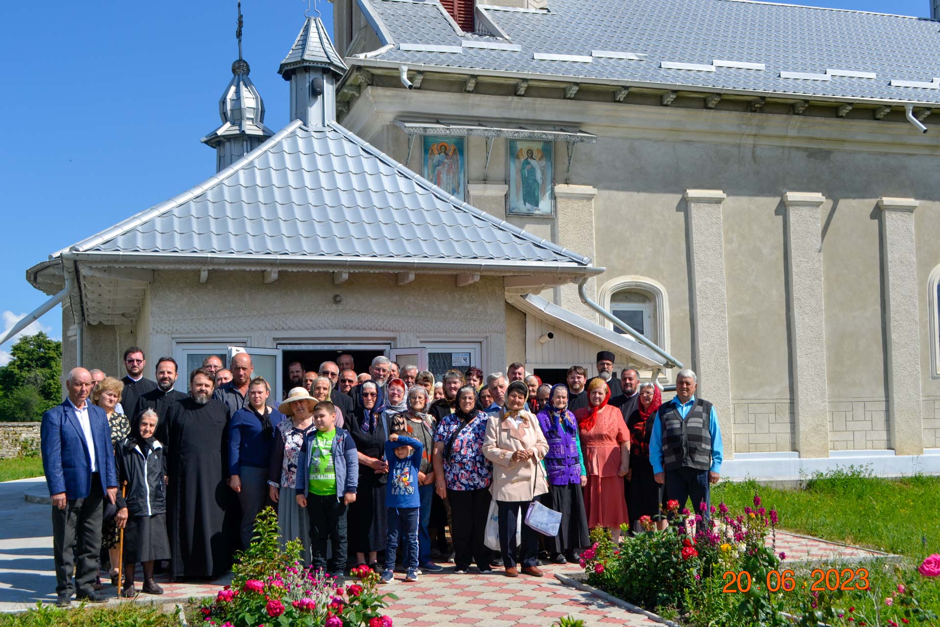 Fotografie de grup-cateheze demonstrative în Protopopiatul Târgu Neamț Omagierea anului 2023 prin Cateheze demonstrative în 9 parohii din Protopopiatul Târgu Neamț