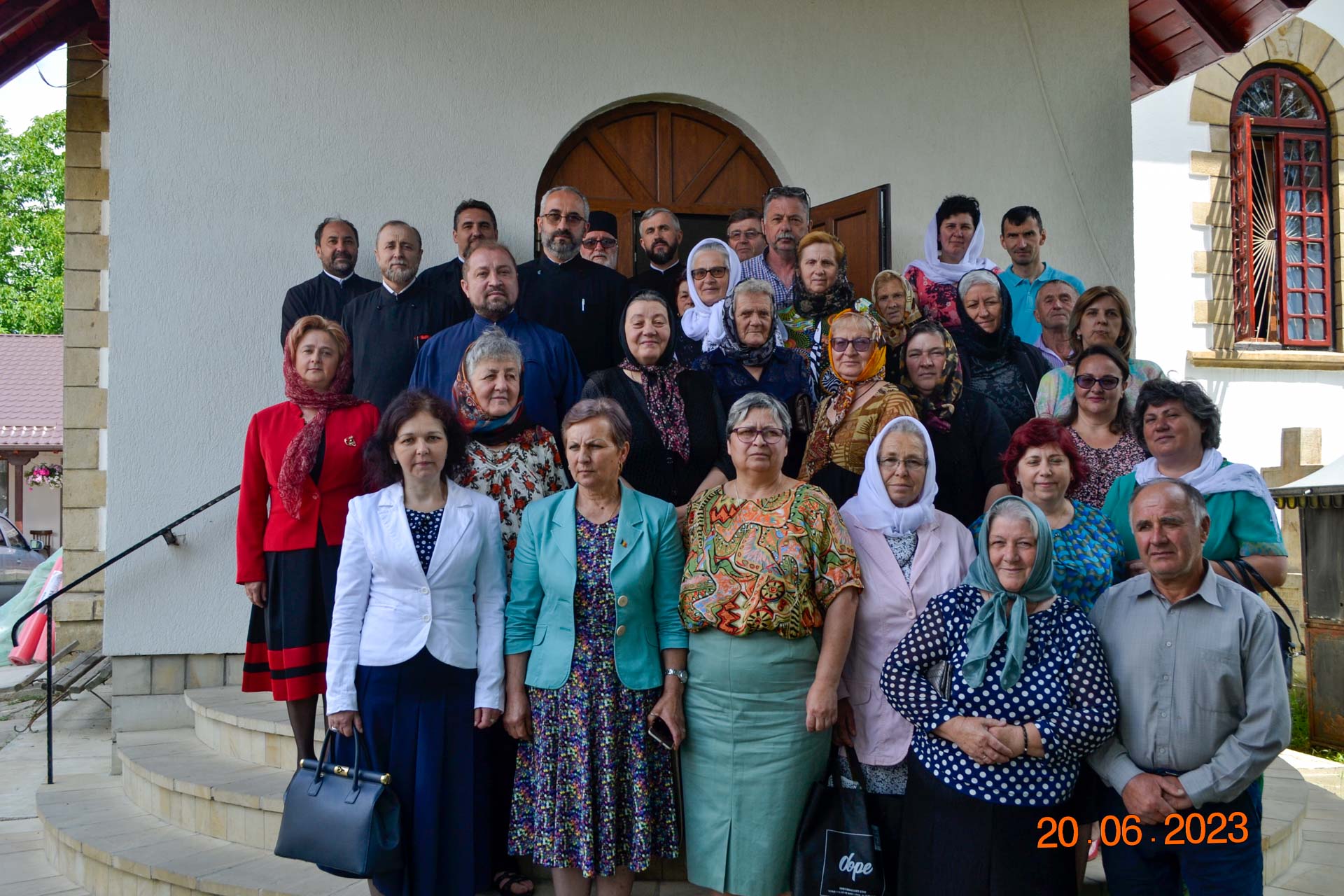 Fotografie de grup-cateheze demonstrative în Protopopiatul Târgu Neamț Omagierea anului 2023 prin Cateheze demonstrative în 9 parohii din Protopopiatul Târgu Neamț