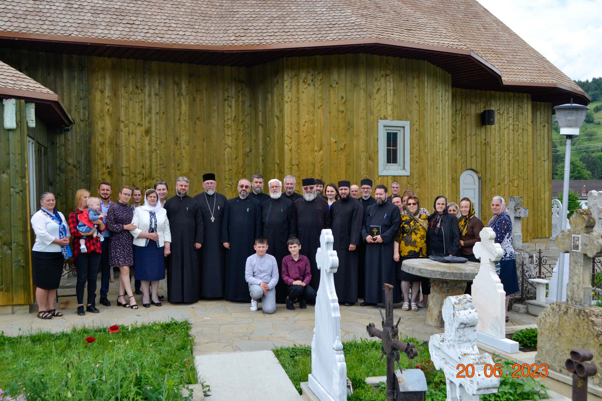 Fotografie de grup-cateheze demonstrative în Protopopiatul Târgu Neamț Omagierea anului 2023 prin Cateheze demonstrative în 9 parohii din Protopopiatul Târgu Neamț