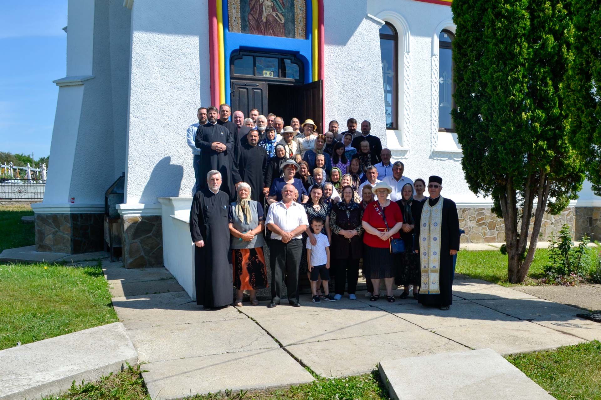 Fotografie de grup-cateheze demonstrative în Protopopiatul Târgu Neamț Omagierea anului 2023 prin Cateheze demonstrative în 9 parohii din Protopopiatul Târgu Neamț