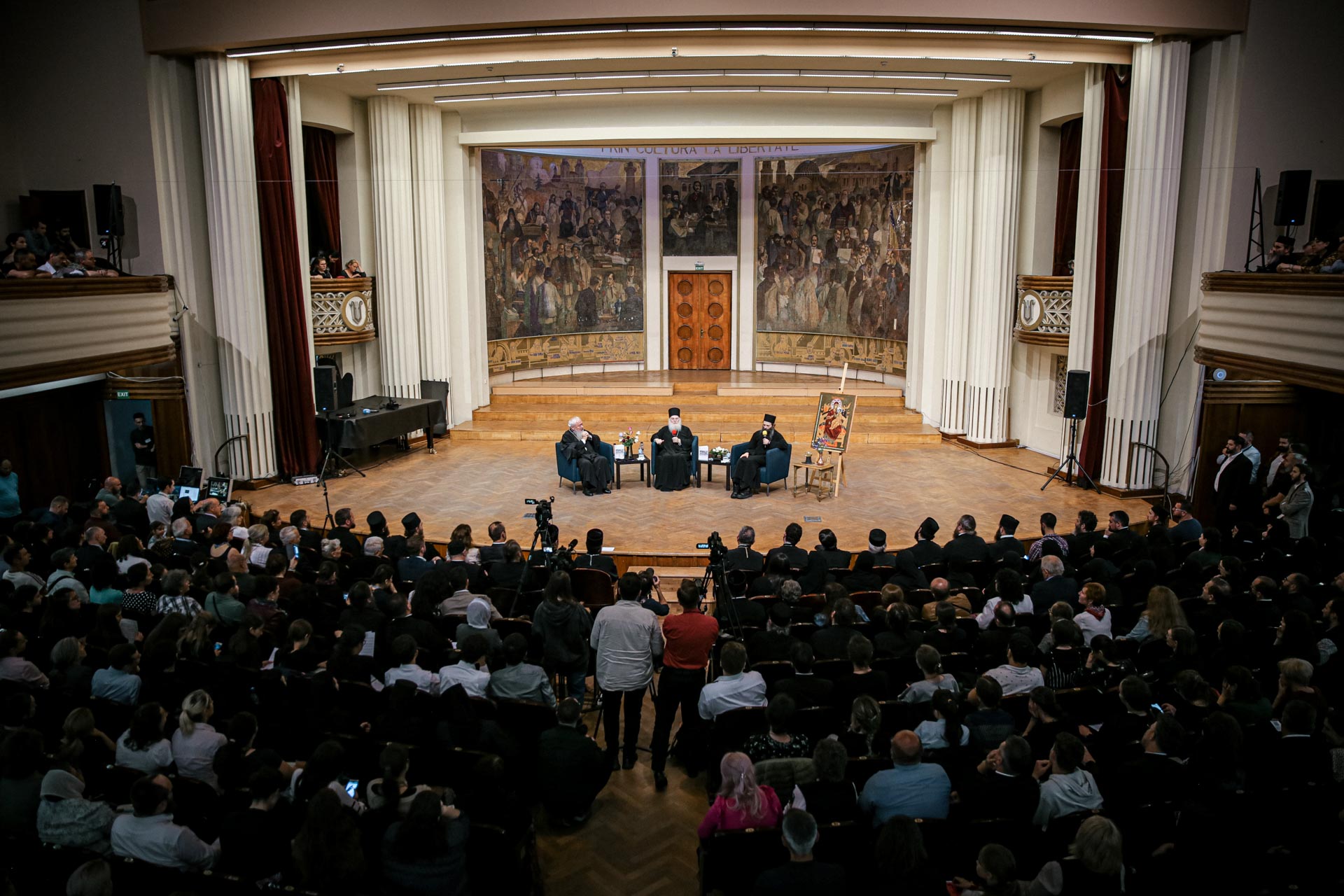 (Foto) Arhim. Efrem Vatopedinul – Conferință extraordinară și lansare de carte la Cluj-Napoca (13 iunie 2023)