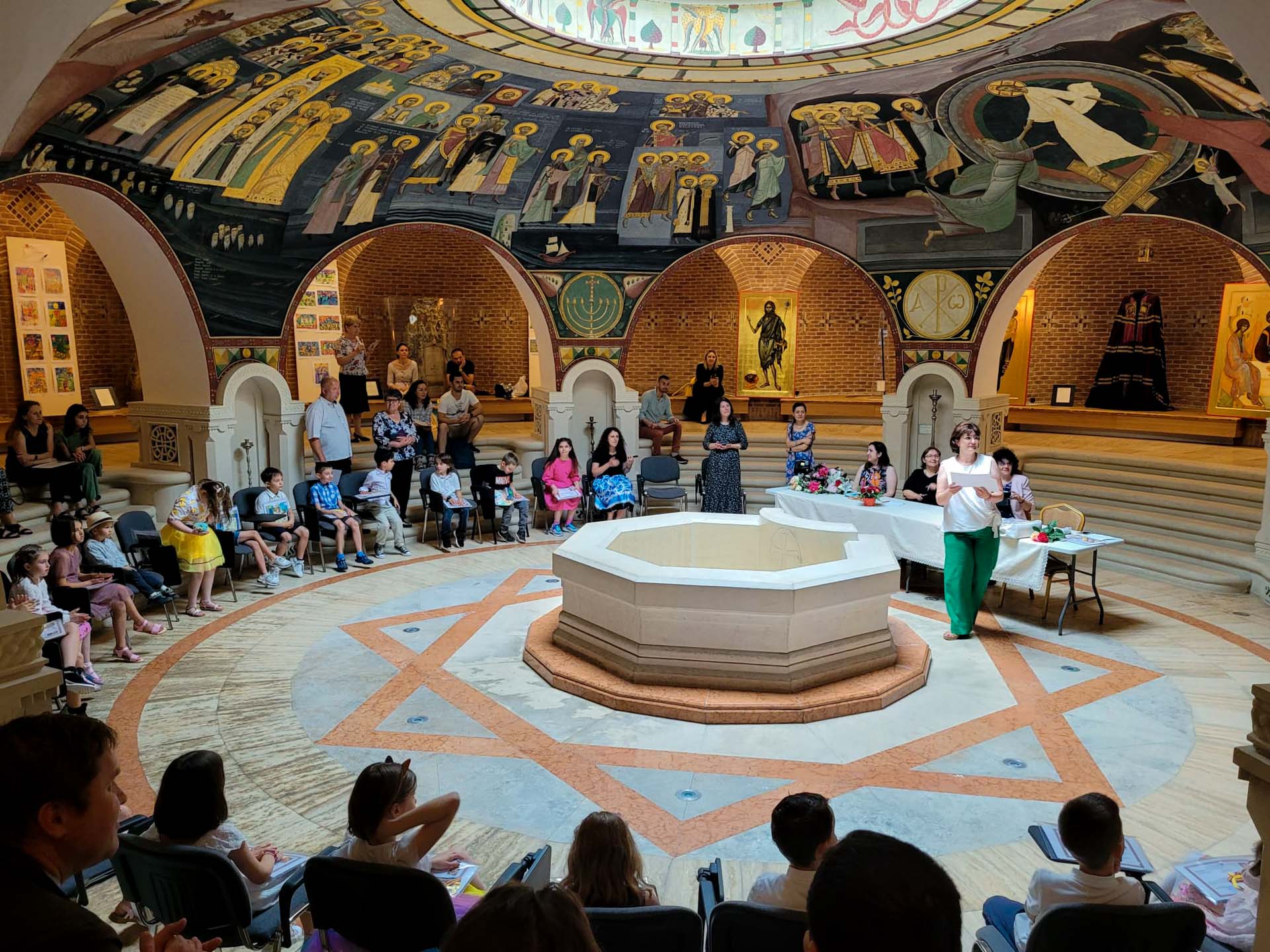 La Muzeul Mitropolitan din Iași a avut loc expoziția „Culorile copilăriei” La Muzeul Mitropolitan din Iași a avut loc expoziția „Culorile copilăriei”