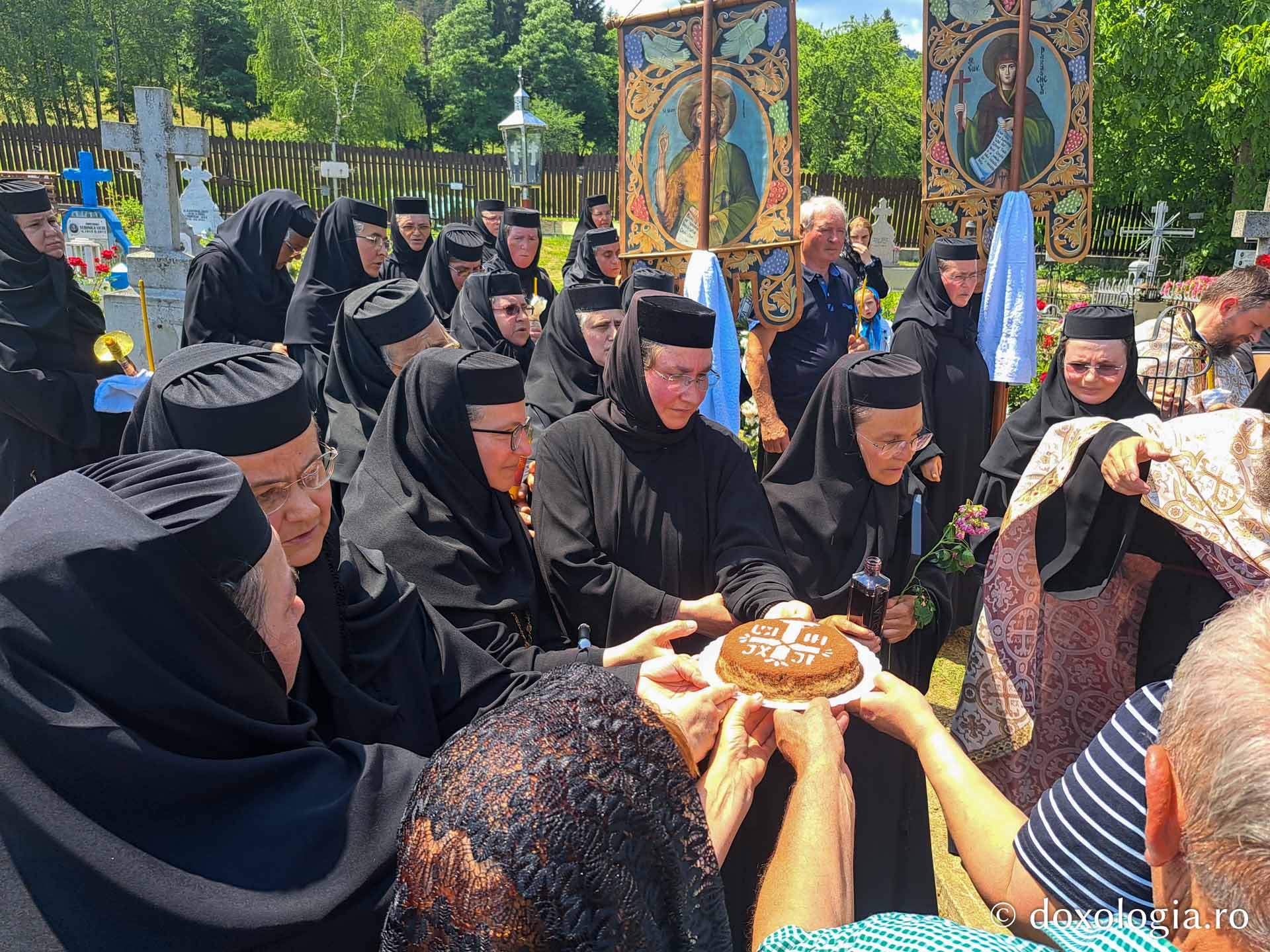 Stavrofora Onufria Nechifor, fosta stareță a Mănăstirii Văratec, a fost condusă pe ultimul drum