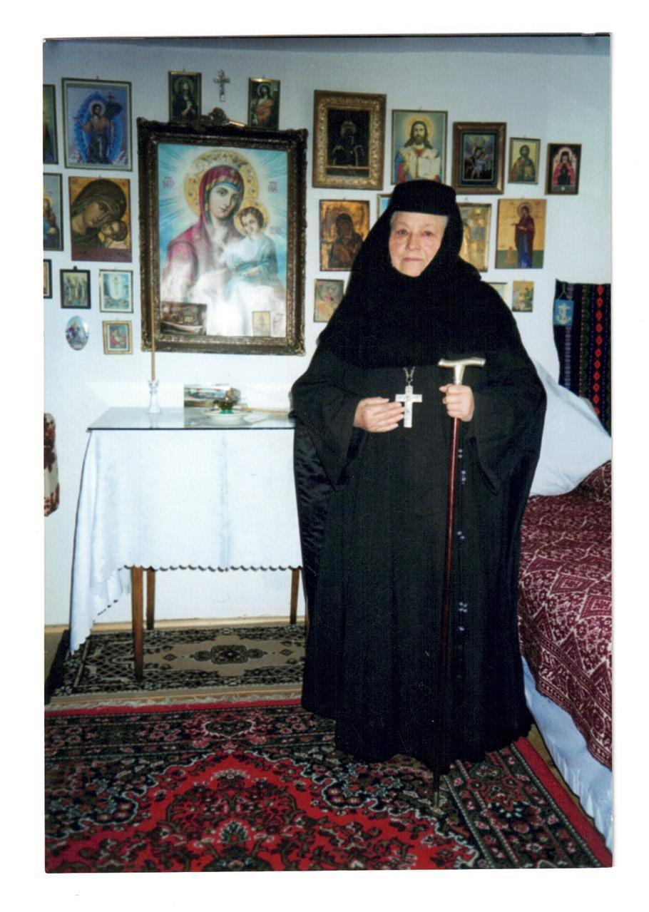 Drum lin către Patria Cerească – gânduri la trecerea la Domnul a Stavroforei Onufria Nechifor