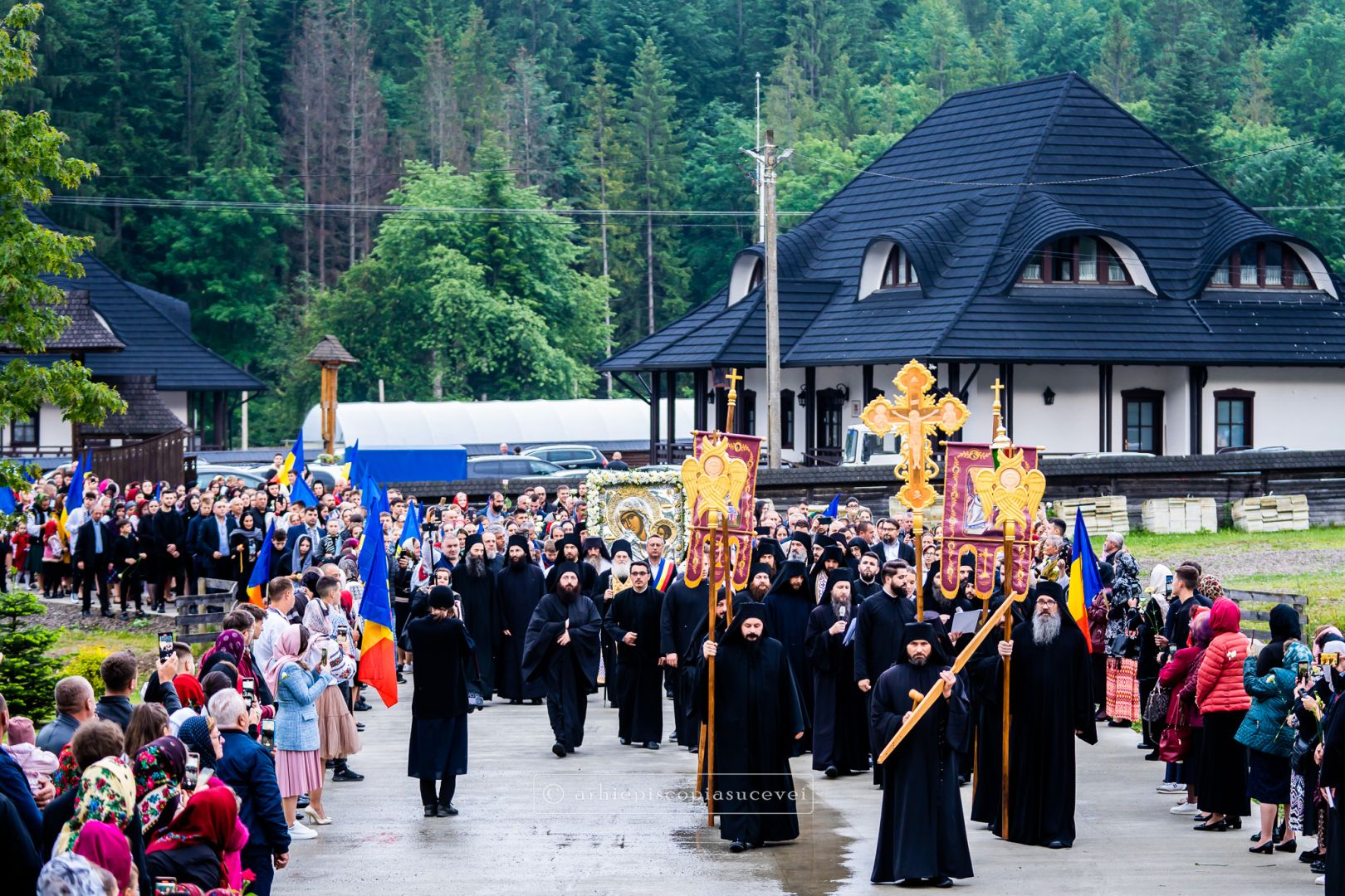 Foto: Irina Ursachi Arhimandritul Efrem Vatopedinul, în vizită în Arhiepiscopia Sucevei și Rădăuților