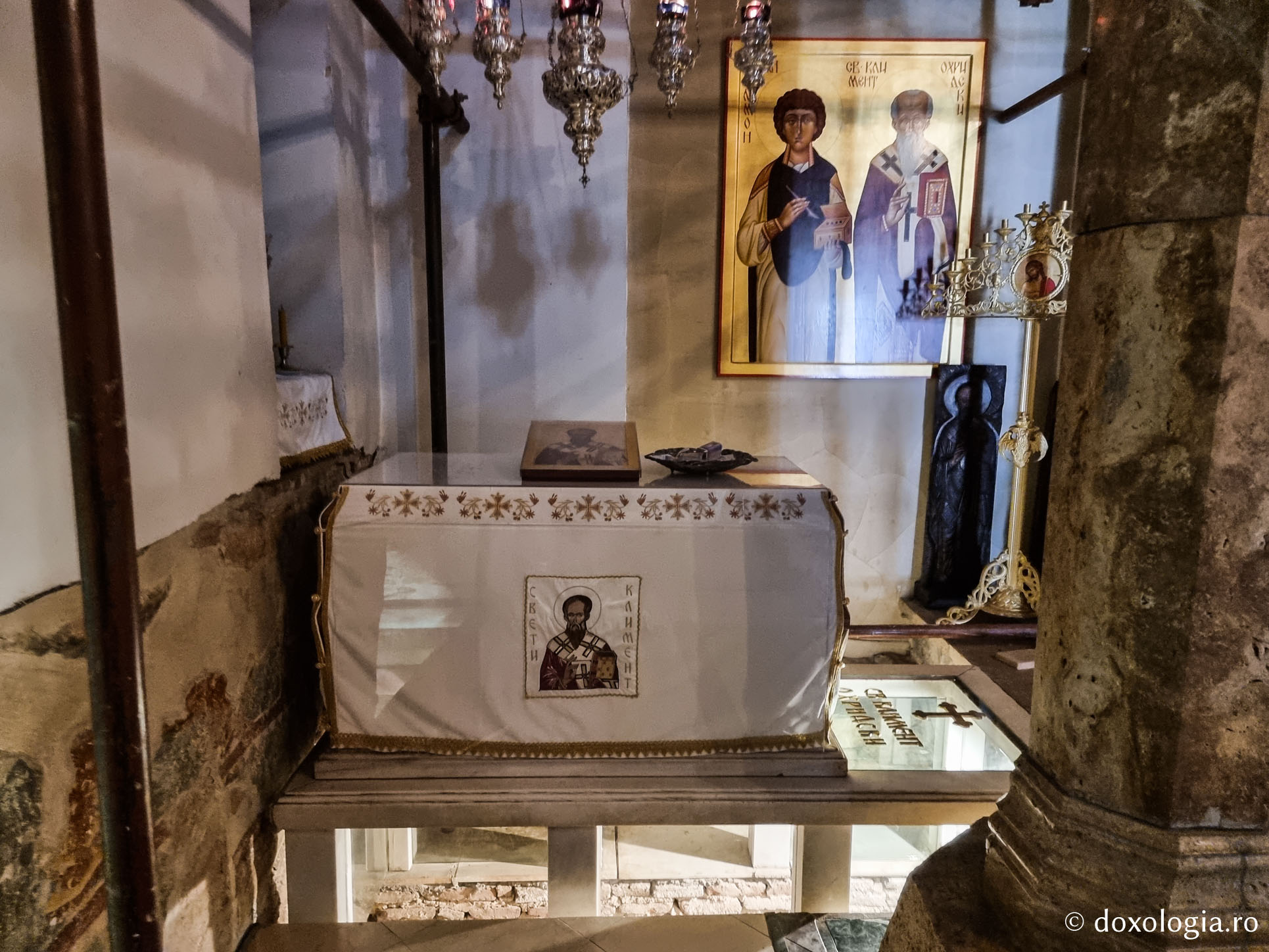 Foto: Magda Buftea (Foto) Închinare la mormântul Sfântului Clement, Arhiepiscopul Ohridei