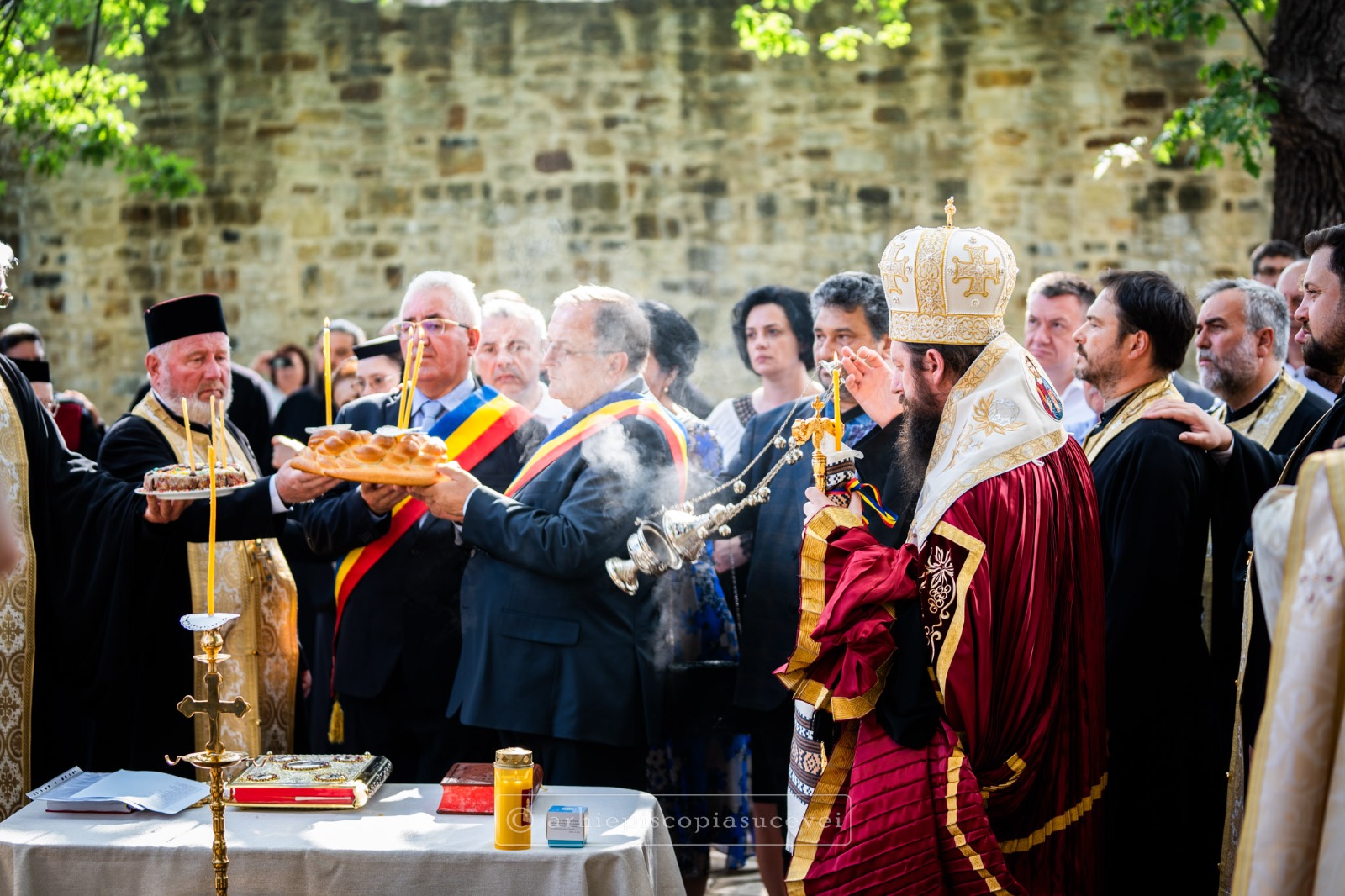 PS Părinte Damascin, la „Pomenirea Domnilor Moldovei” / Foto: Irina Ursachi Prinos de recunoștință pentru făuritorii de bine ai Sucevei de ieri și de astăzi