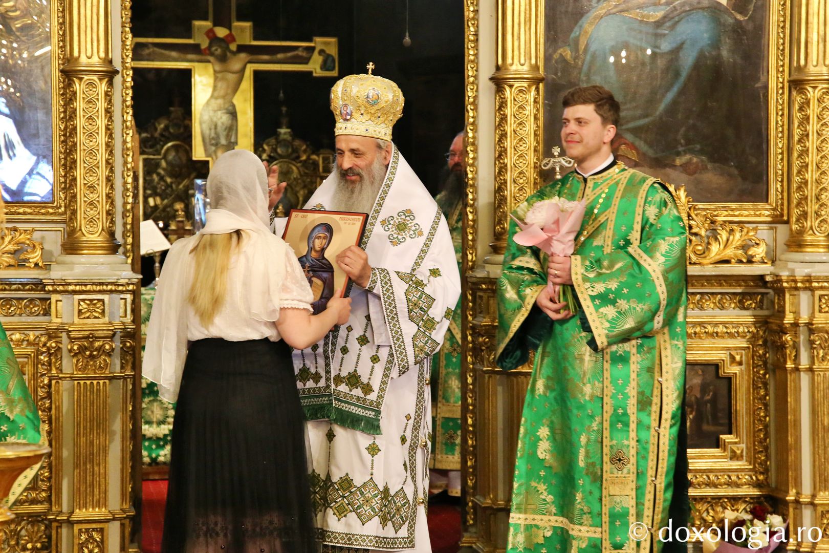 Sărbătoarea Bisericii, Cincizecimea, la Catedrală: „Un om purtător de Duhul Sfânt este un om purtător de pace și de bucurie”