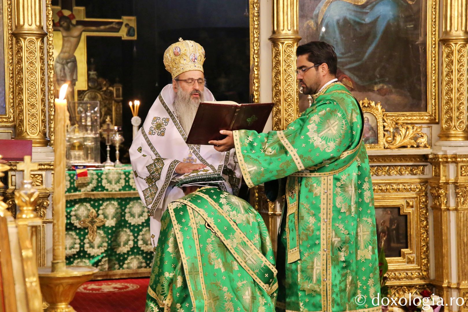 Sărbătoarea Bisericii, Cincizecimea, la Catedrală: „Un om purtător de Duhul Sfânt este un om purtător de pace și de bucurie”