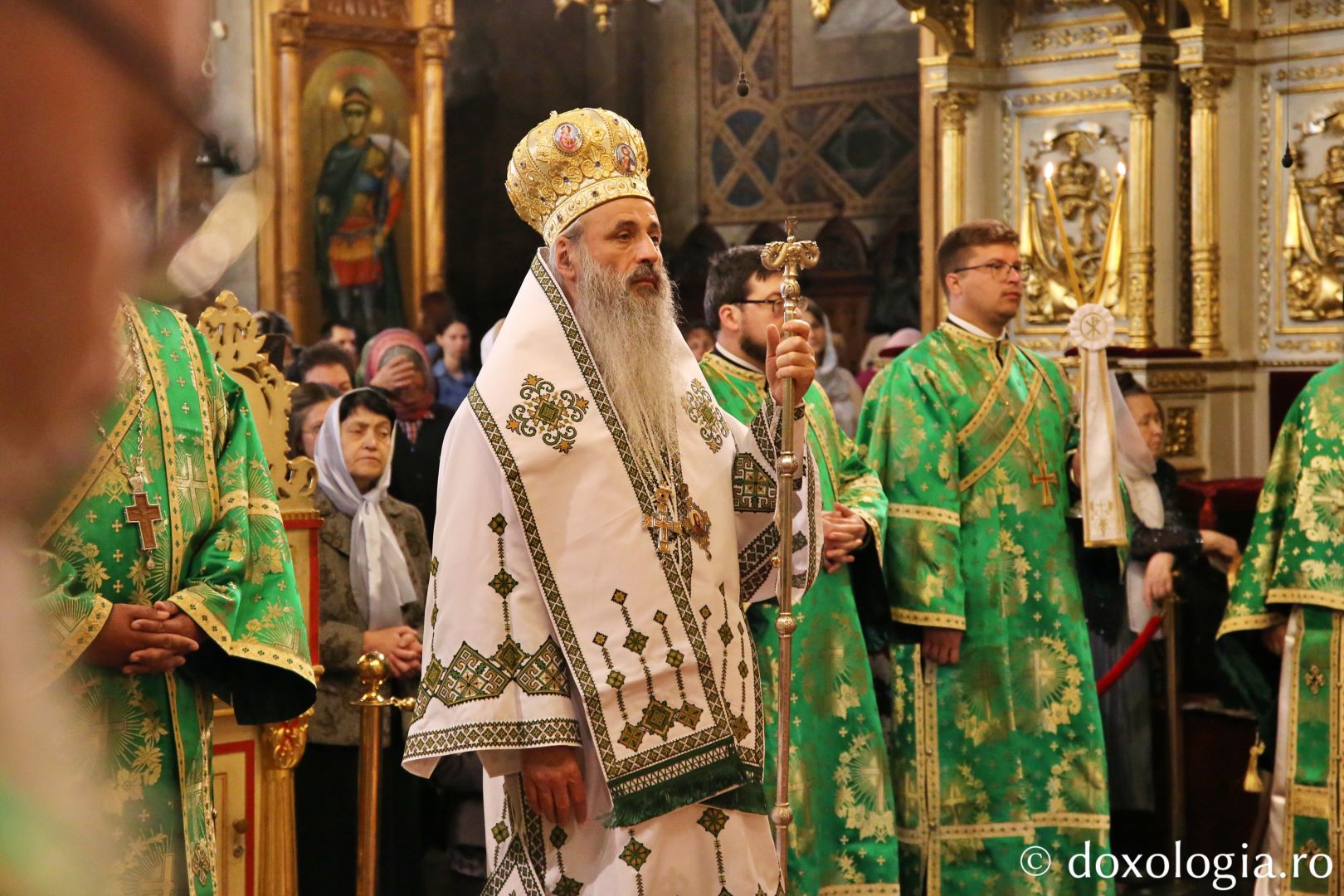 Sărbătoarea Bisericii, Cincizecimea, la Catedrală: „Un om purtător de Duhul Sfânt este un om purtător de pace și de bucurie”