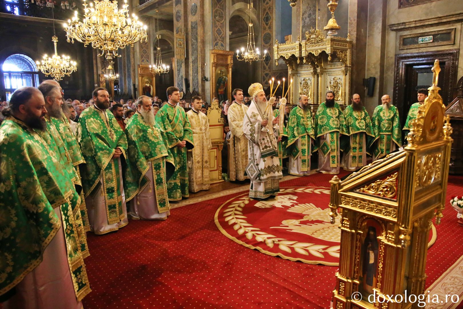 Sărbătoarea Bisericii, Cincizecimea, la Catedrală: „Un om purtător de Duhul Sfânt este un om purtător de pace și de bucurie”