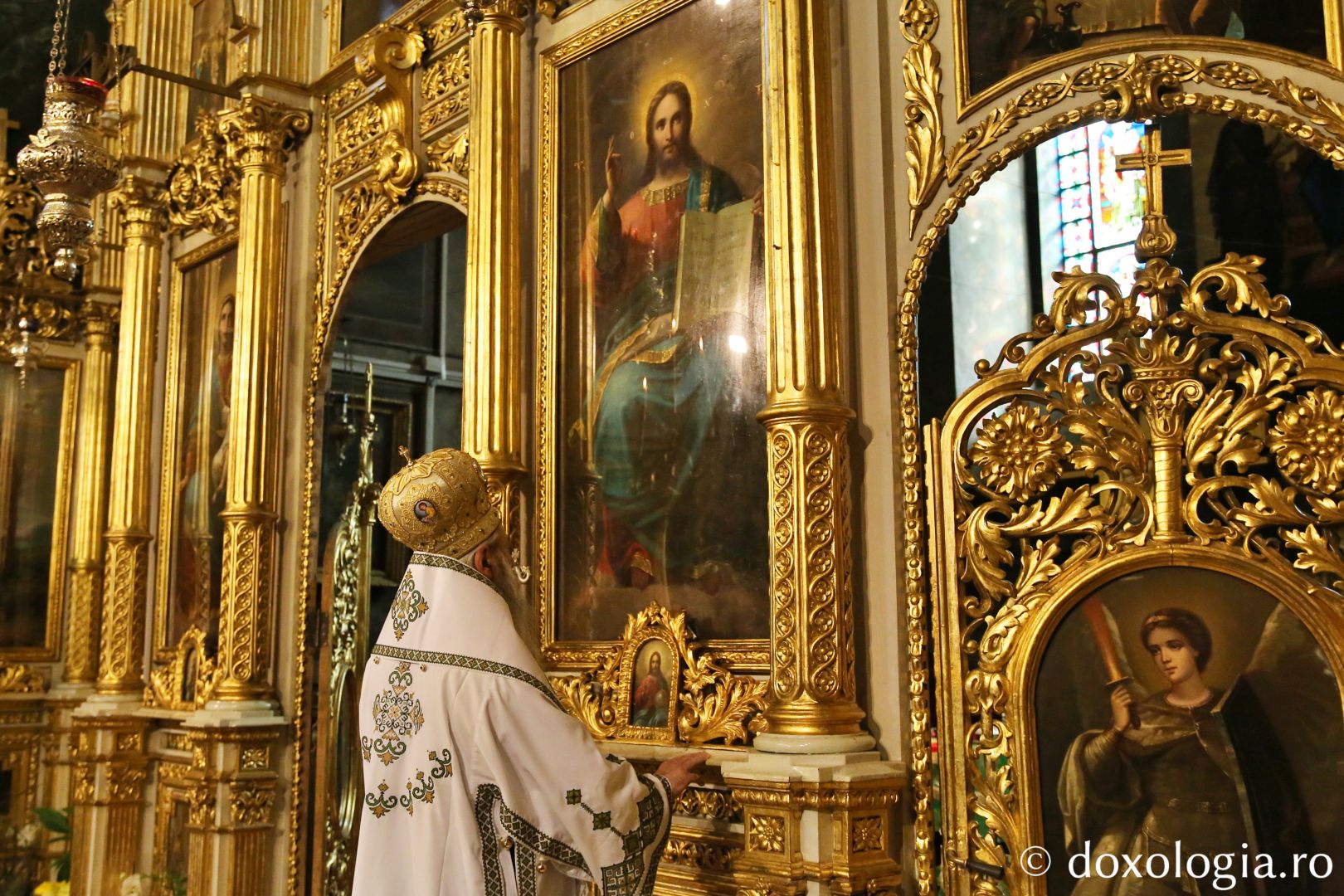 Sărbătoarea Bisericii, Cincizecimea, la Catedrală: „Un om purtător de Duhul Sfânt este un om purtător de pace și de bucurie”