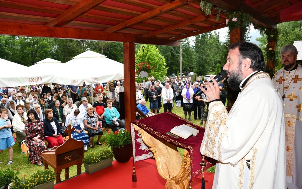 Sărbătoarea hramului la Mănăstirea Poiana Mărului