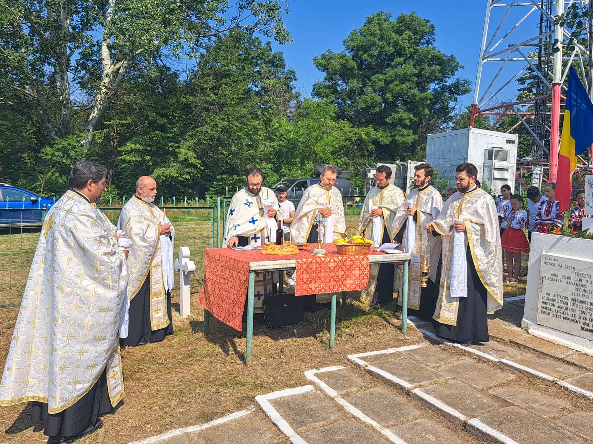 Pomenirea eroilor la Monumentul de la Stânca Roznovanu Pomenirea eroilor la Monumentul de la Stânca Roznovanu