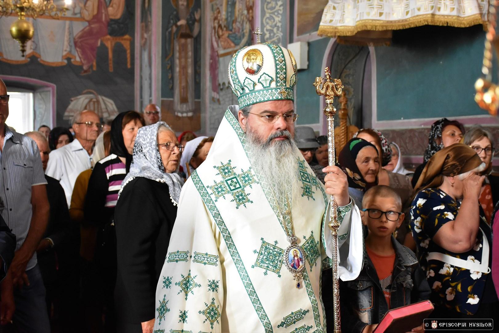 PS Ignatie: „De Pogorârea Duhului Sfânt ar trebui să ne aducem aminte că, prin Botez, Mirungere și Sfânta Euharistie noi am devenit bisericile cele vii ale lui Hristos”