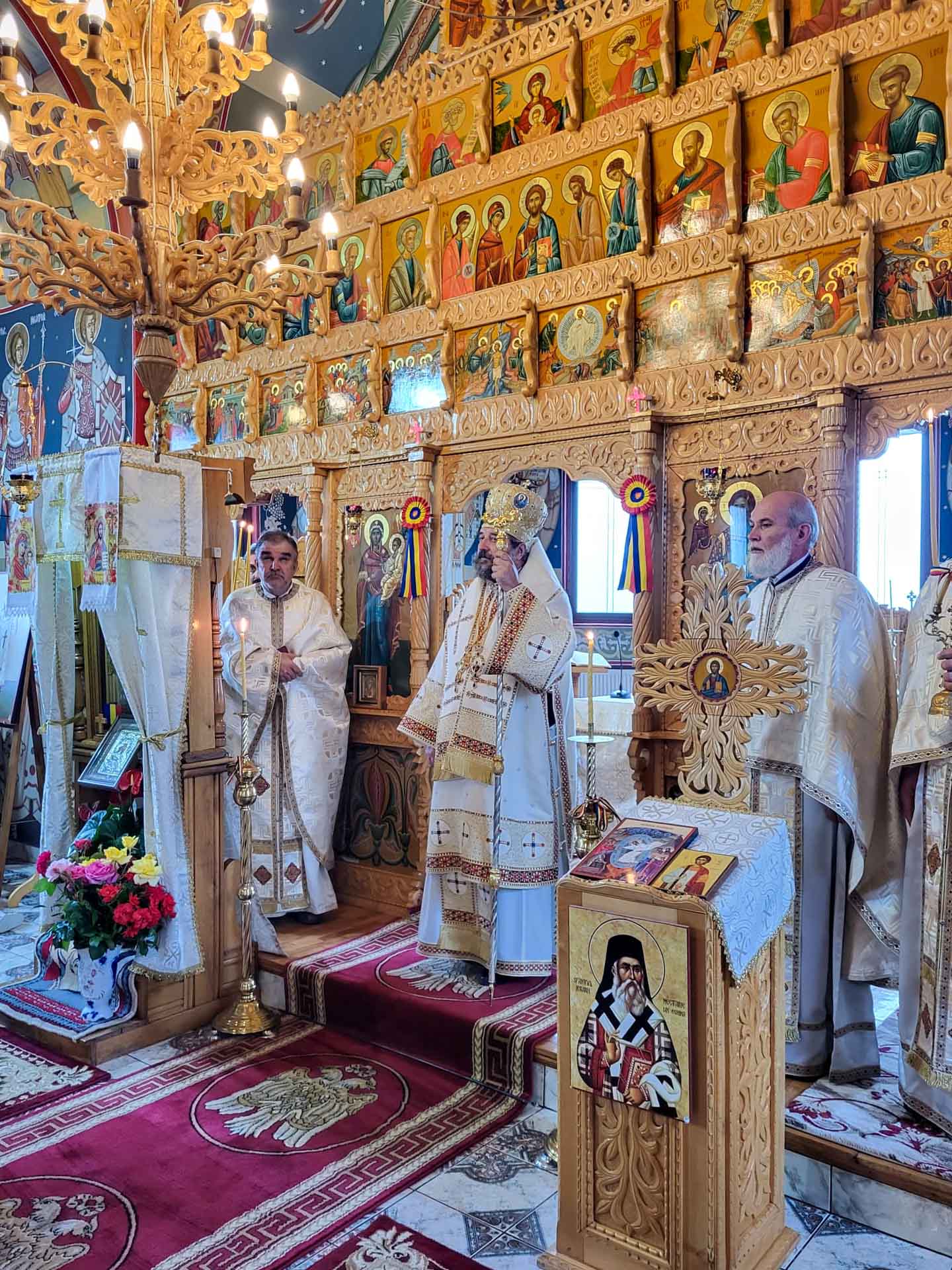 Preasfințitul Nichifor Botoșăneanul a slujit în Parohia Poiana Oanțu din județul Neamț