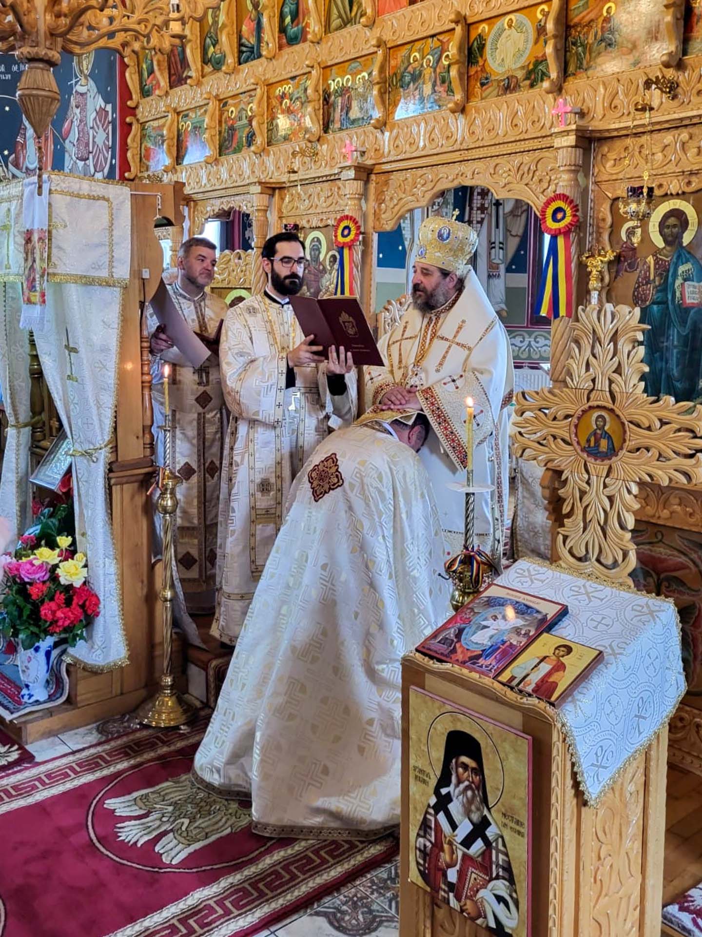 Preasfințitul Nichifor Botoșăneanul a slujit în Parohia Poiana Oanțu din județul Neamț