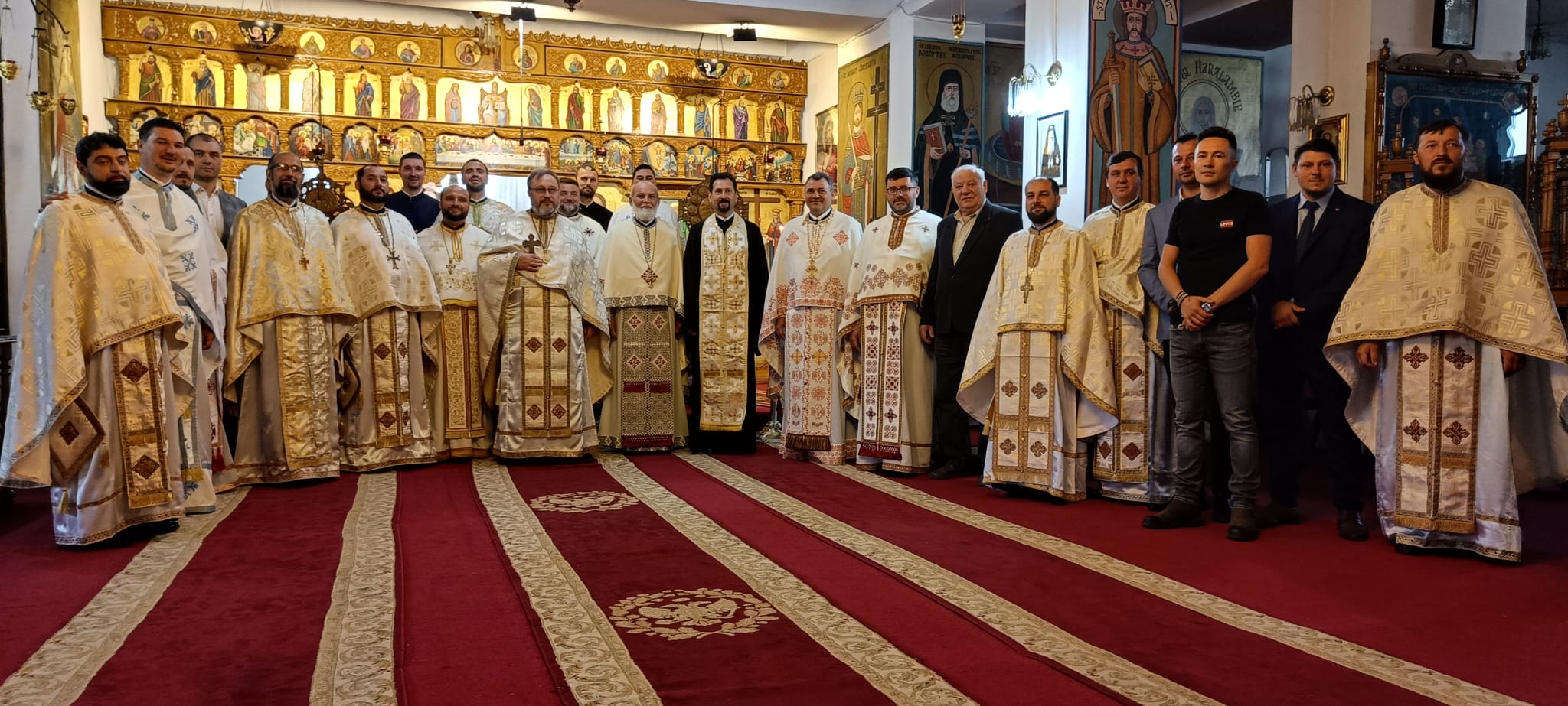 Moment aniversar pentru Promoția 1998-2003, la Seminarul Teologic din Piatra-Neamț Moment aniversar pentru Promoția 1998-2003, la Seminarul Teologic din Piatra-Neamț