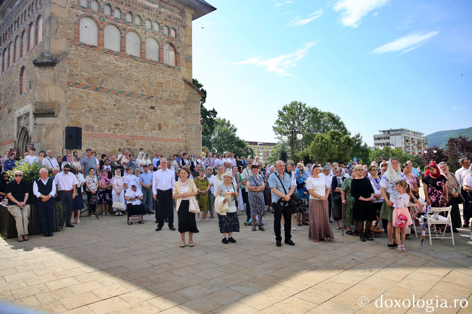 Doi ierarhi la hramul Bisericii Domnești din Piatra Neamț: „Un copil ne pregătește calea Împărăției lui Dumnezeu”