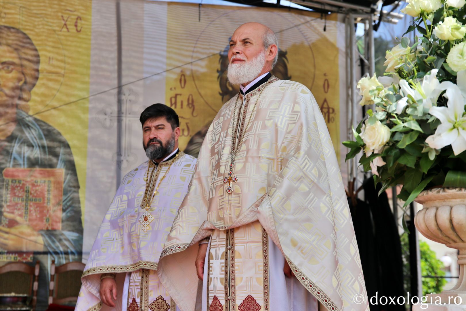 Doi ierarhi la hramul Bisericii Domnești din Piatra Neamț: „Un copil ne pregătește calea Împărăției lui Dumnezeu”