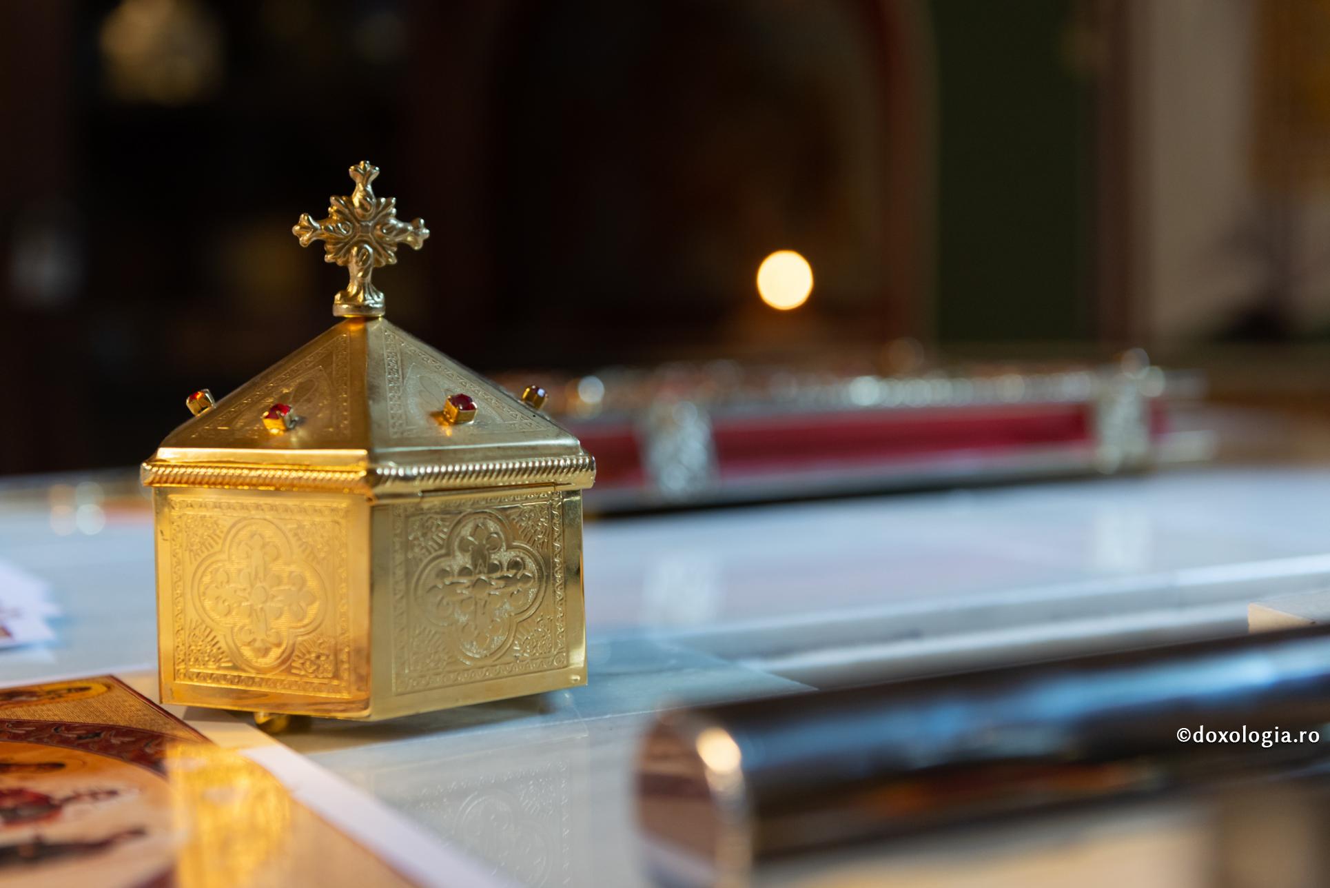 Foto: Bogdan Bulgariu Canon de rugăciune către Sfântul Ierarh Tihon, Episcopul Amatundei