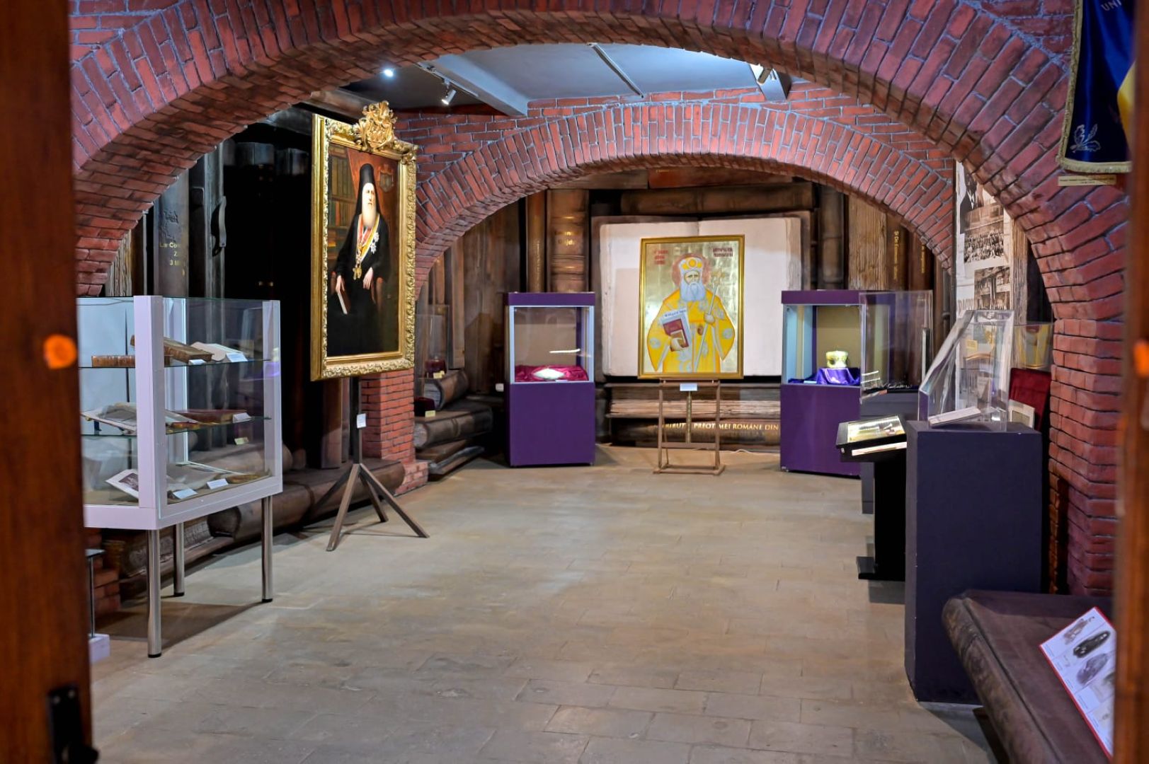 Cartea personală de rugăciuni și alte obiecte ale Sfântului Andrei Șaguna, expuse la Sibiu