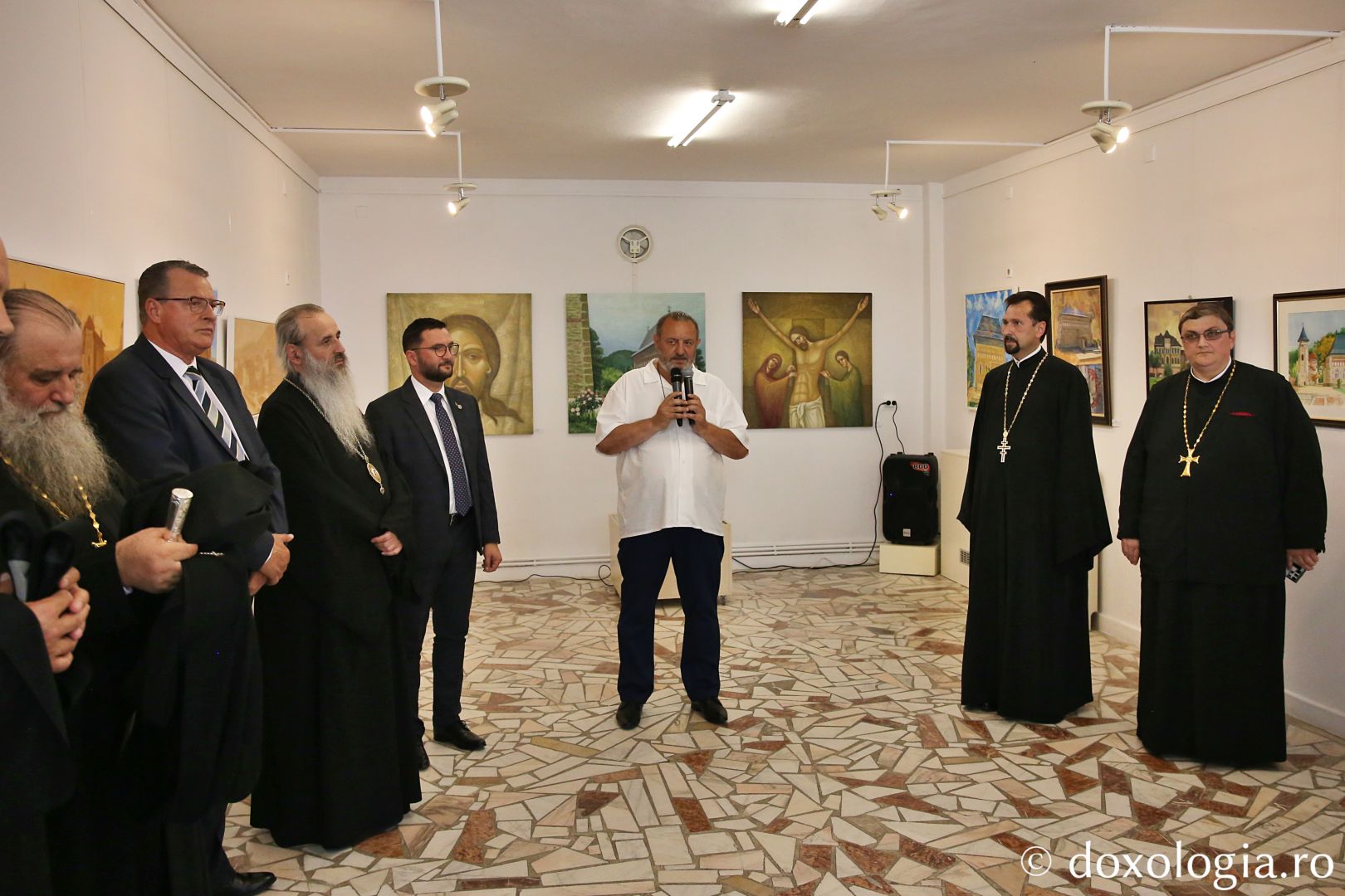 Foto: Flavius Popa Mii de oameni, împreună cu sfinții, în procesiune pe străzile din Piatra Neamț